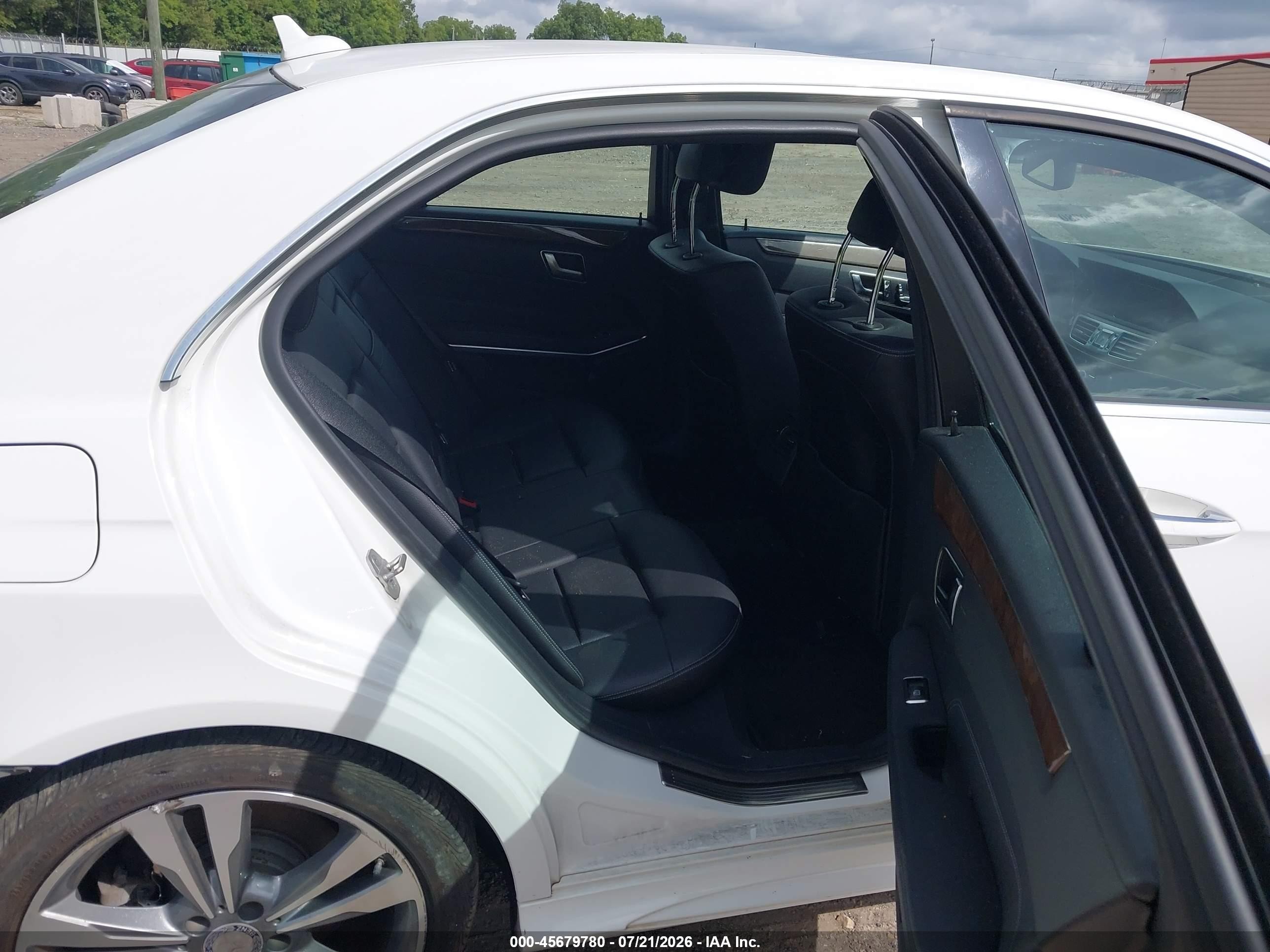 2014 Mercedes-benz E 350   White vin: WDDHF5KB5EB001515