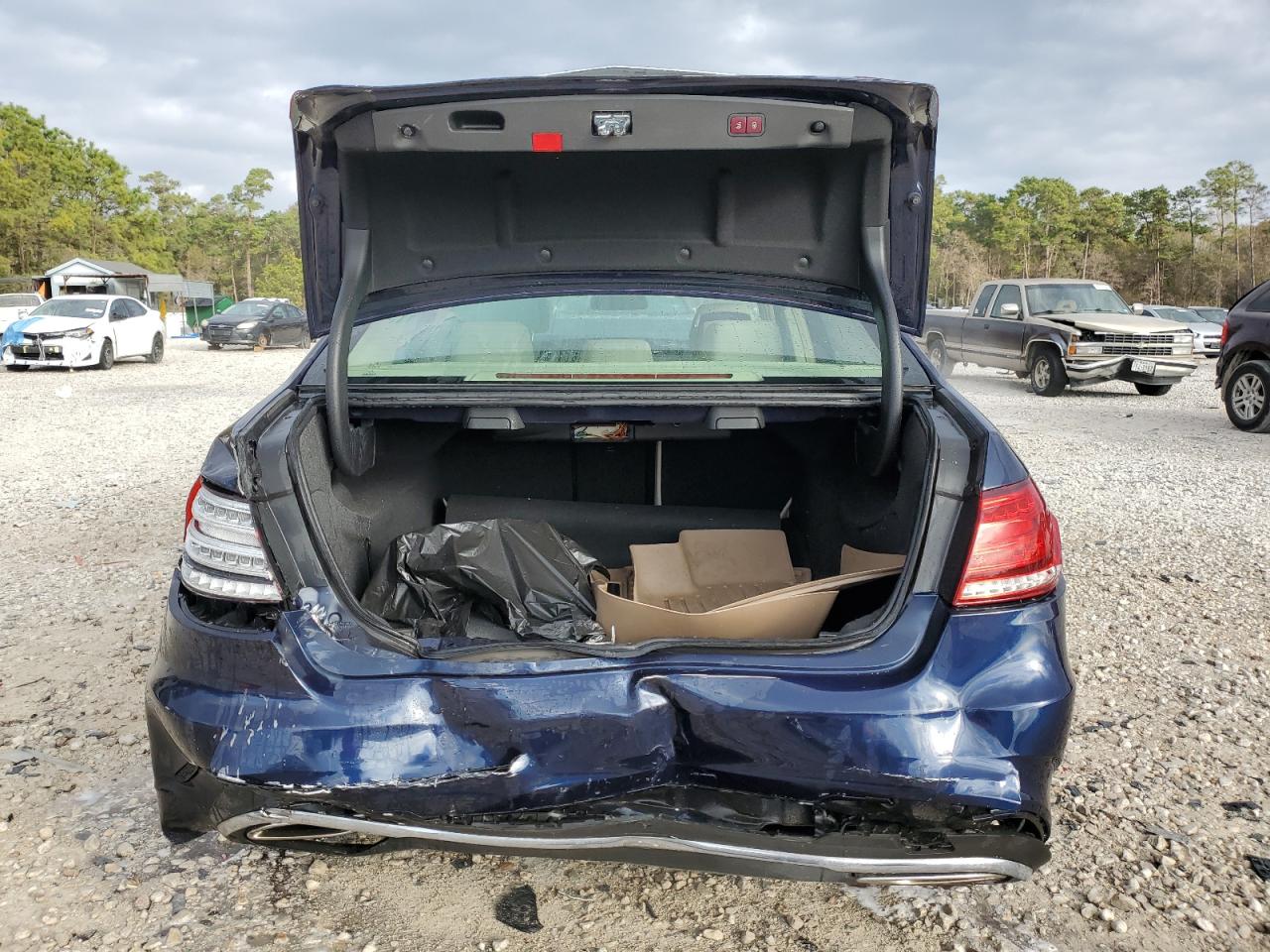 2015 Mercedes-benz E 350 Blue vin: WDDHF5KB5FB085515