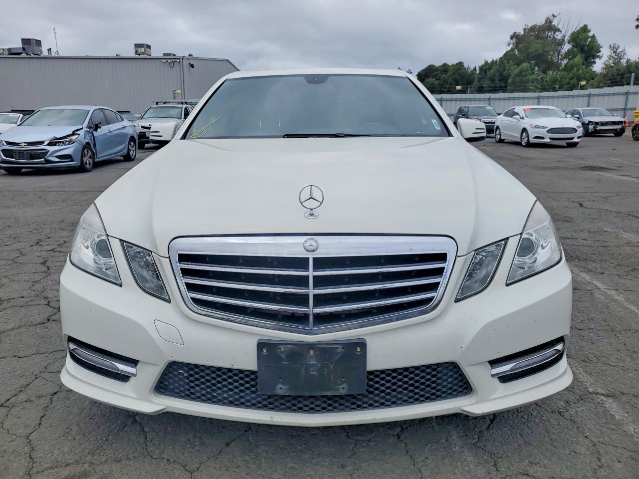 2012 Mercedes-benz E 350 White vin: WDDHF5KB6CA579805