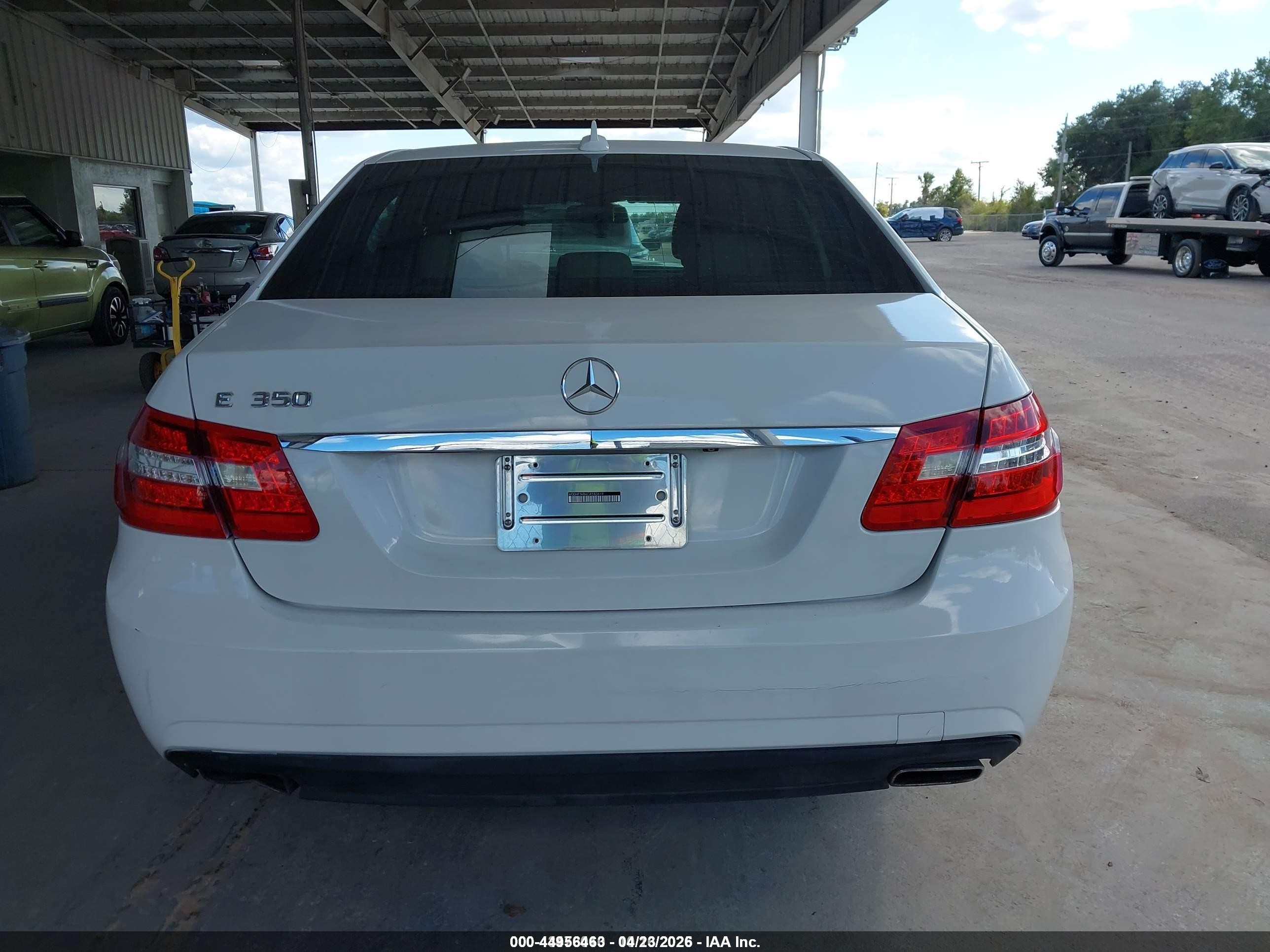 2012 Mercedes-benz E 350   White vin: WDDHF5KB6CA580419