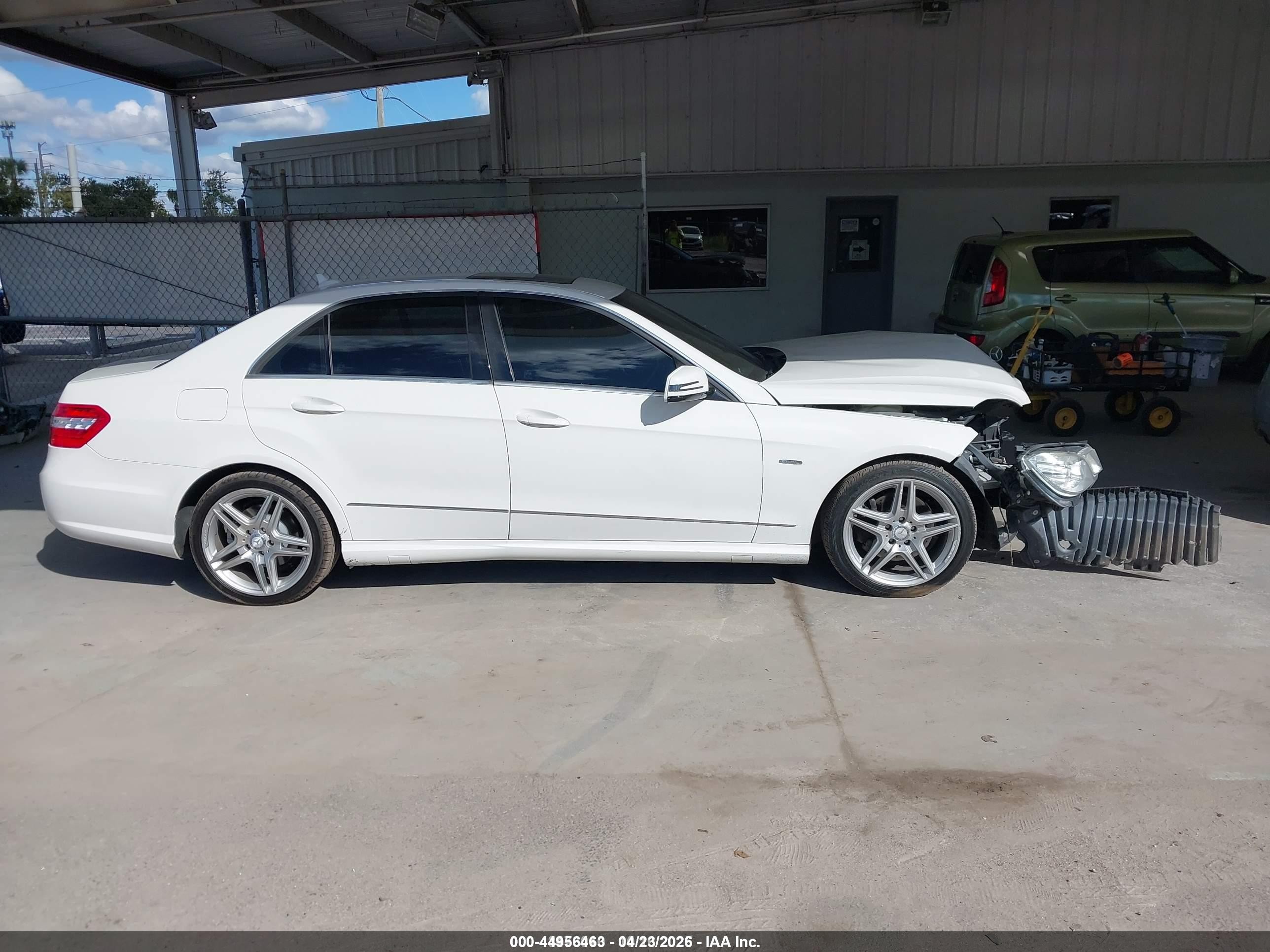 2012 Mercedes-benz E 350   White vin: WDDHF5KB6CA580419