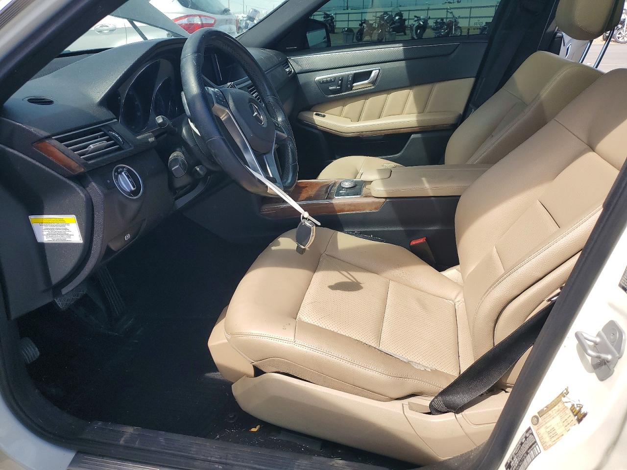 2012 Mercedes-benz E 350 White vin: WDDHF5KB6CA627576