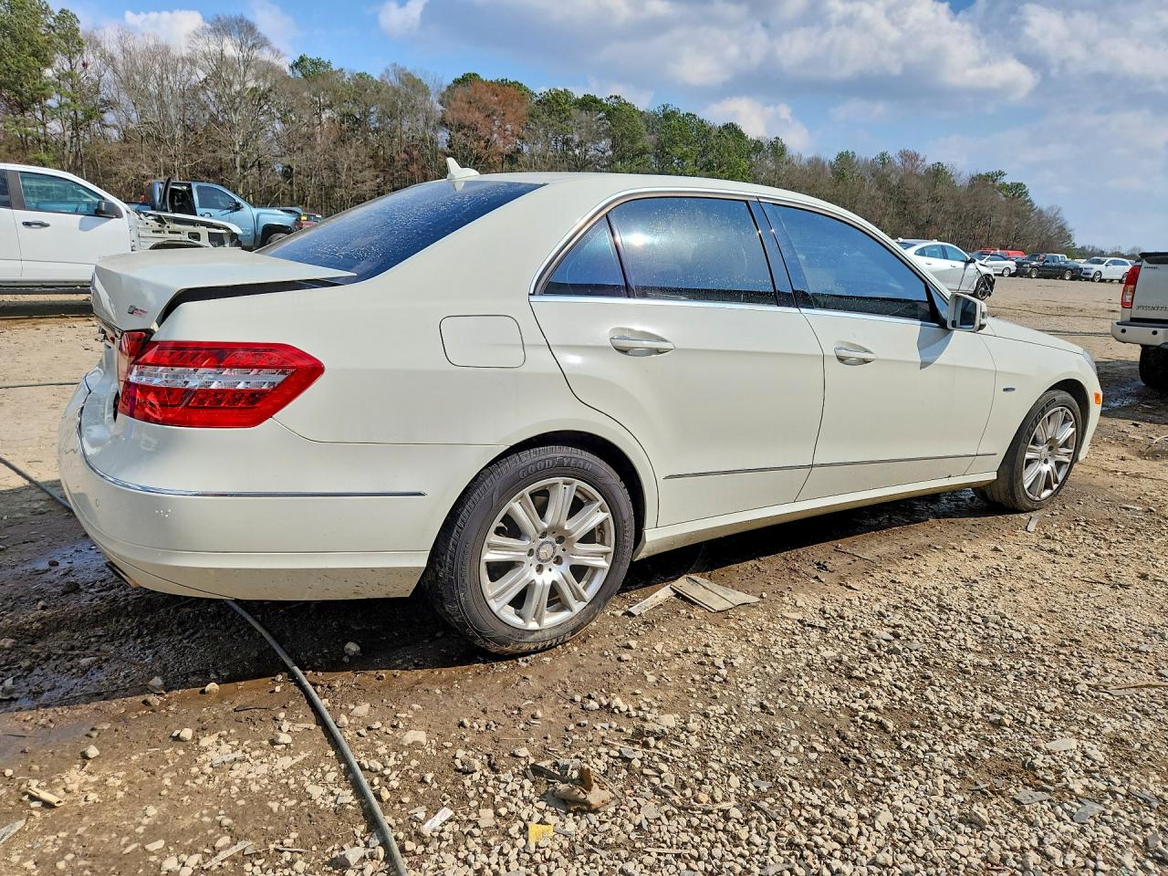 2012 Mercedes-benz E 350 White vin: WDDHF5KB6CA654017