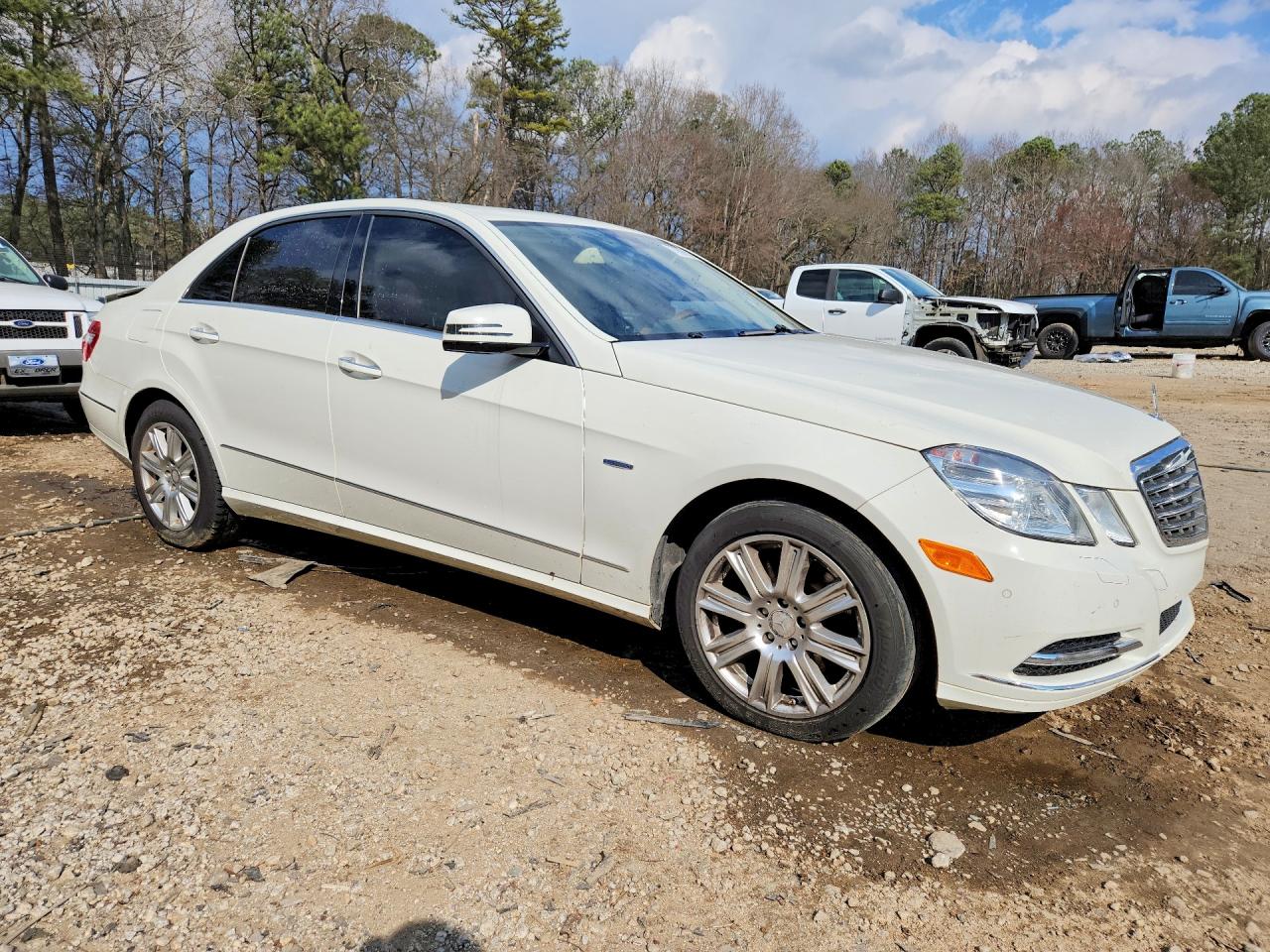 2012 Mercedes-benz E 350 White vin: WDDHF5KB6CA654017