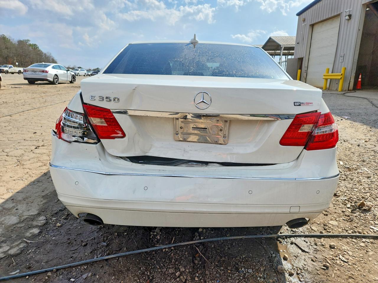2012 Mercedes-benz E 350 White vin: WDDHF5KB6CA654017