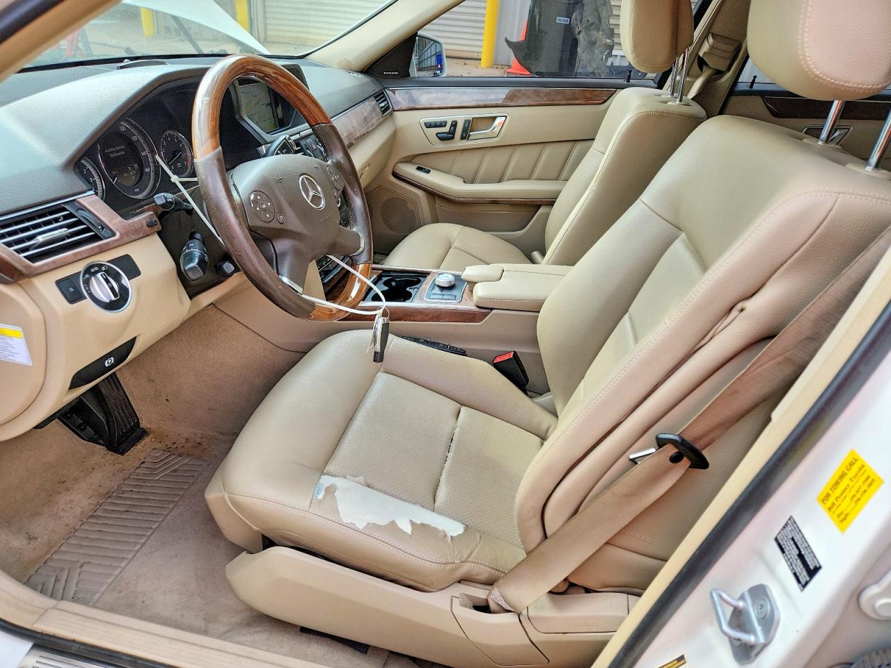 2012 Mercedes-benz E 350 White vin: WDDHF5KB6CA654017