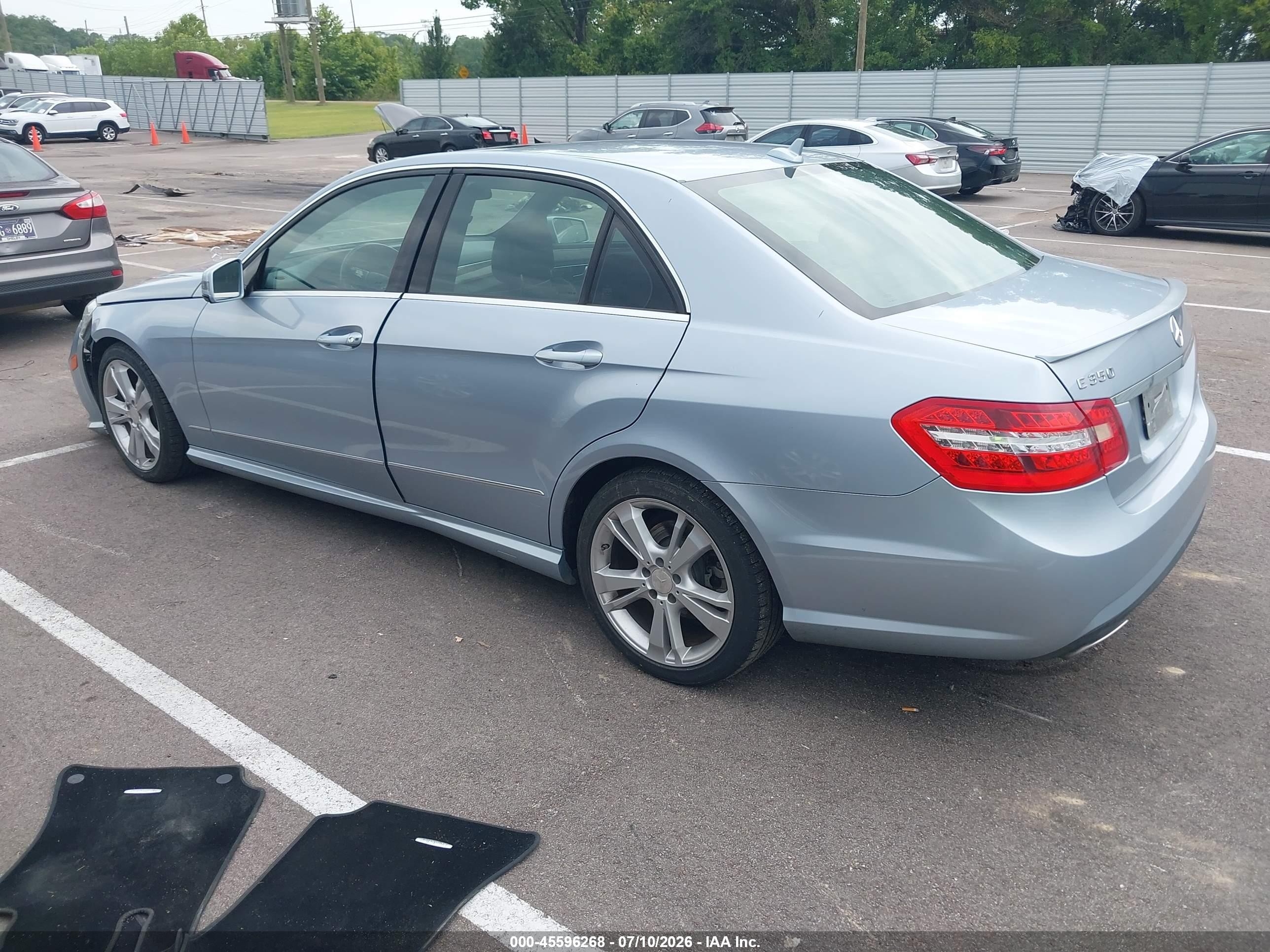 2013 Mercedes-benz E 350   Blue vin: WDDHF5KB6DA661597