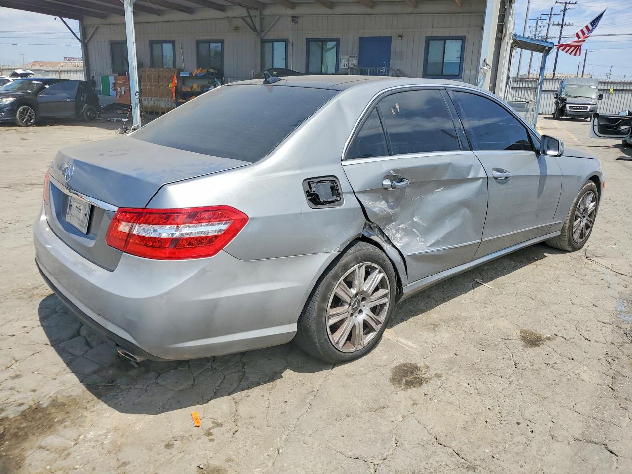 2013 Mercedes-benz E 350 Silver vin: WDDHF5KB6DA666184