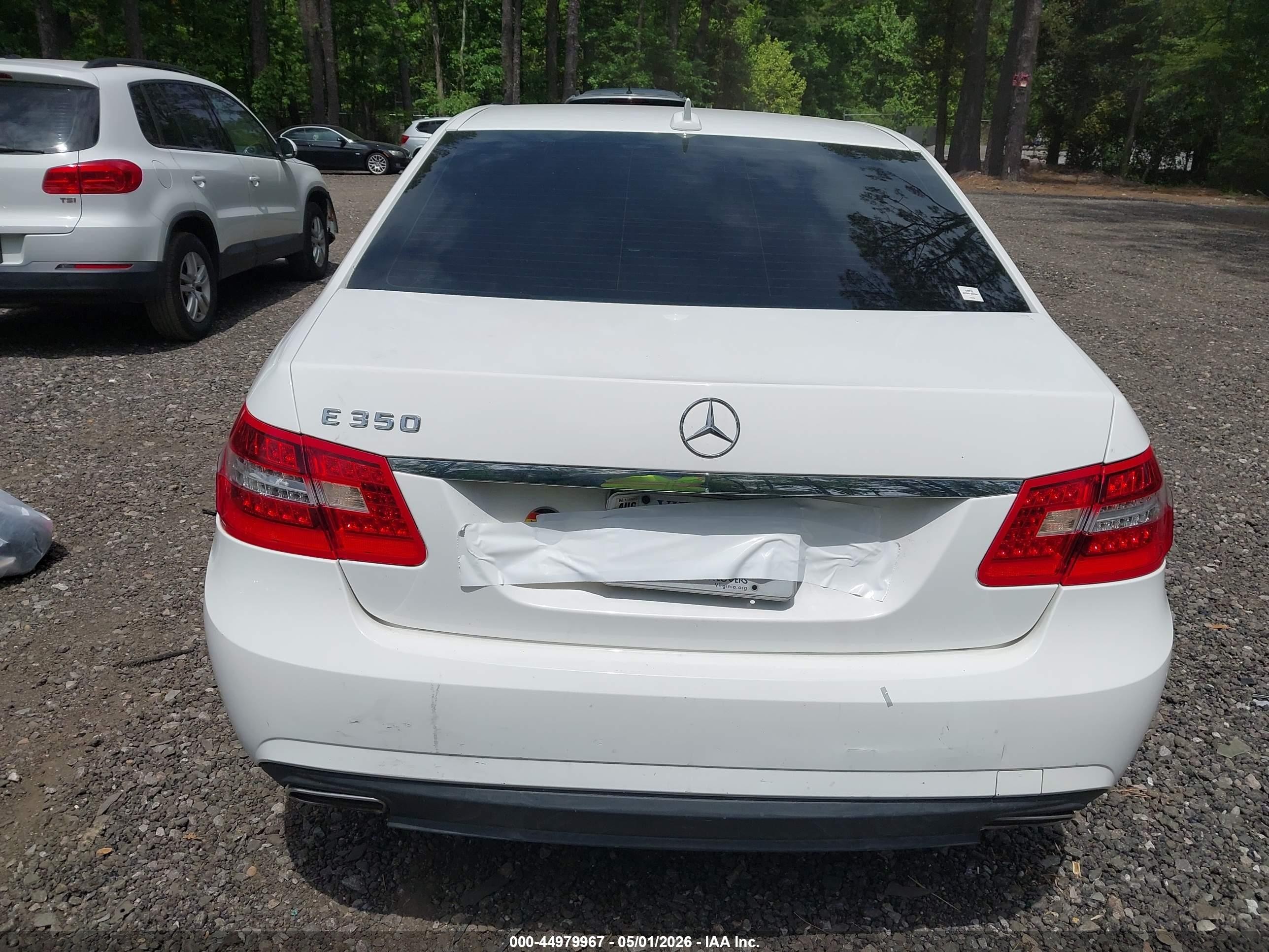 2013 Mercedes-benz E 350   White vin: WDDHF5KB6DA720325