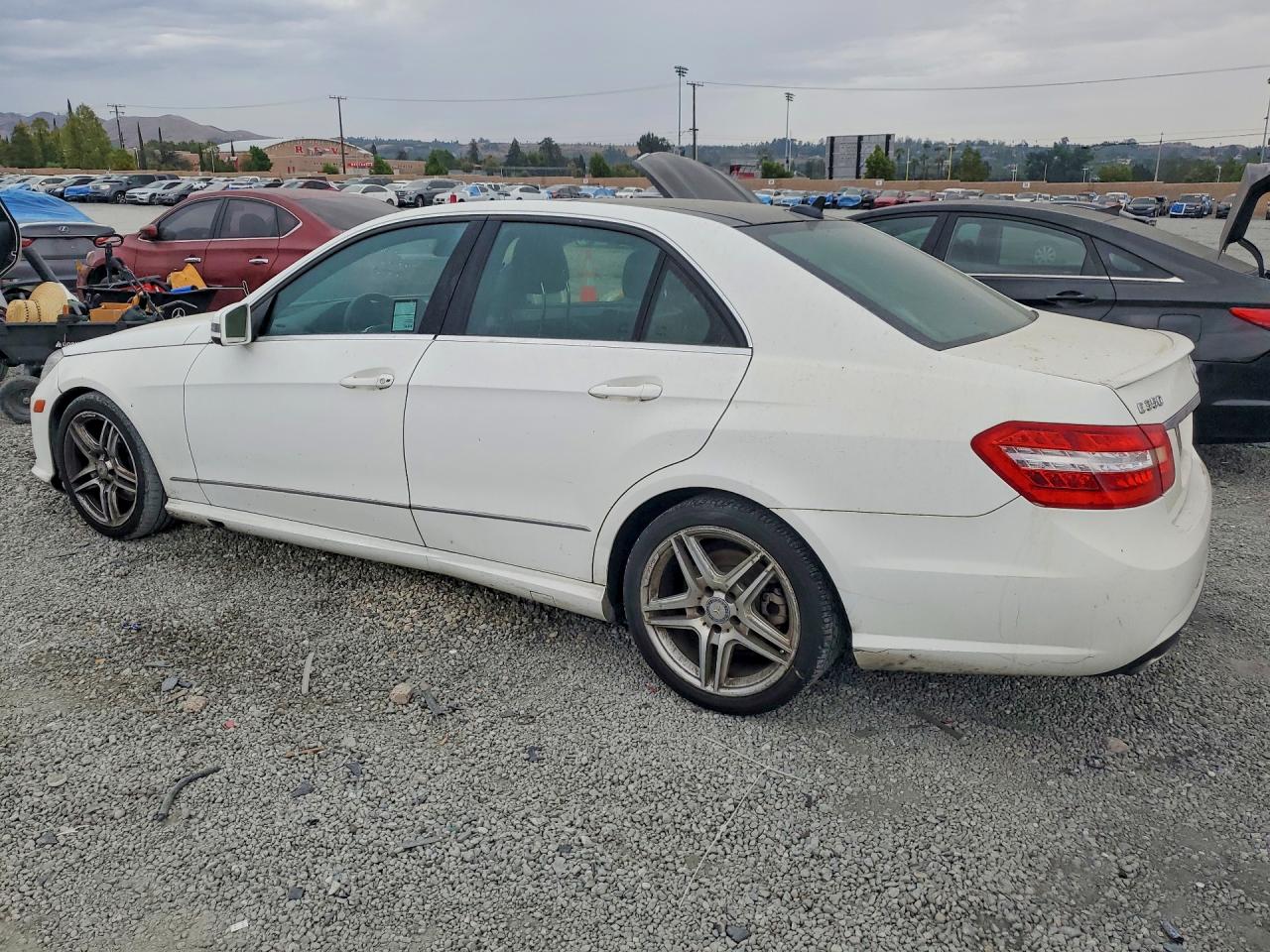 2013 Mercedes-benz E 350 White vin: WDDHF5KB6DA739280