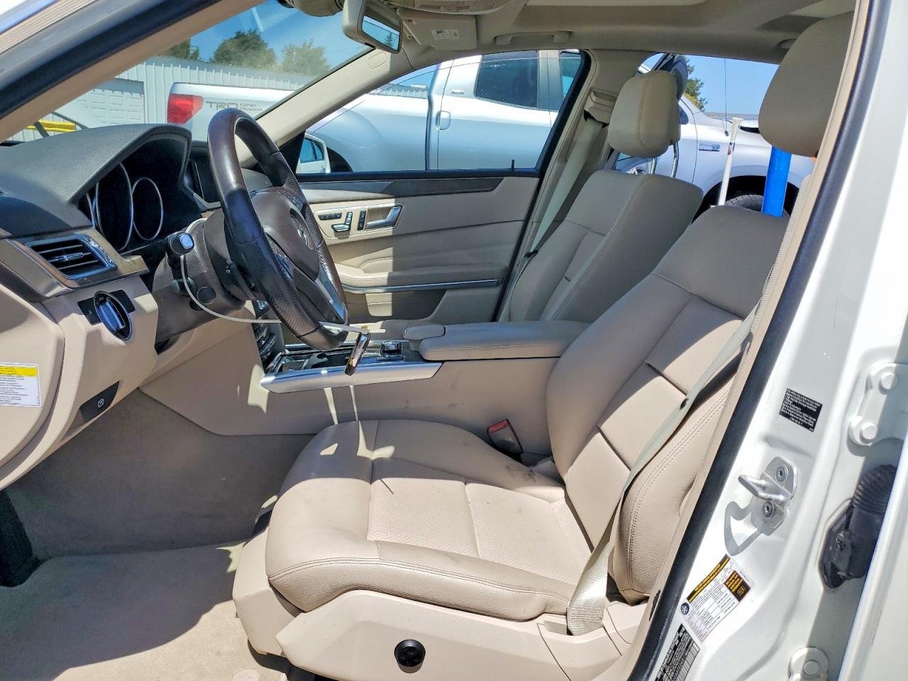 2014 Mercedes-benz E 350 White vin: WDDHF5KB6EA878245
