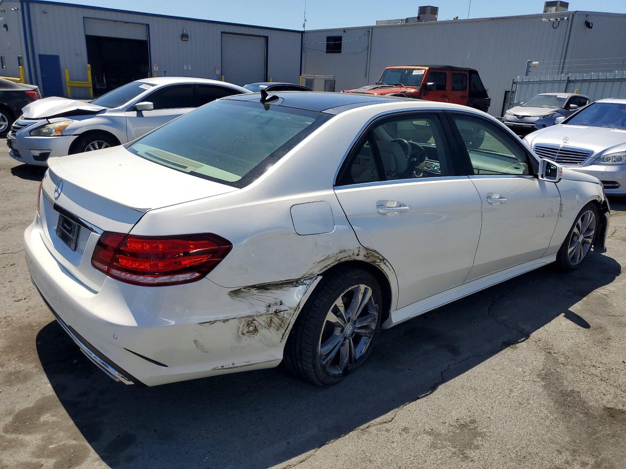 2014 Mercedes-benz E 350 White vin: WDDHF5KB6EA878245