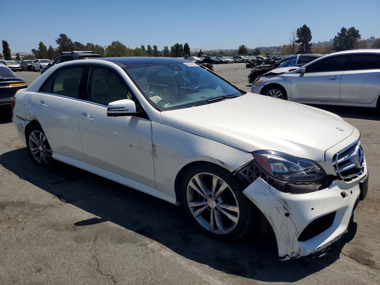 2014 Mercedes-benz E 350 White vin: WDDHF5KB6EA878245