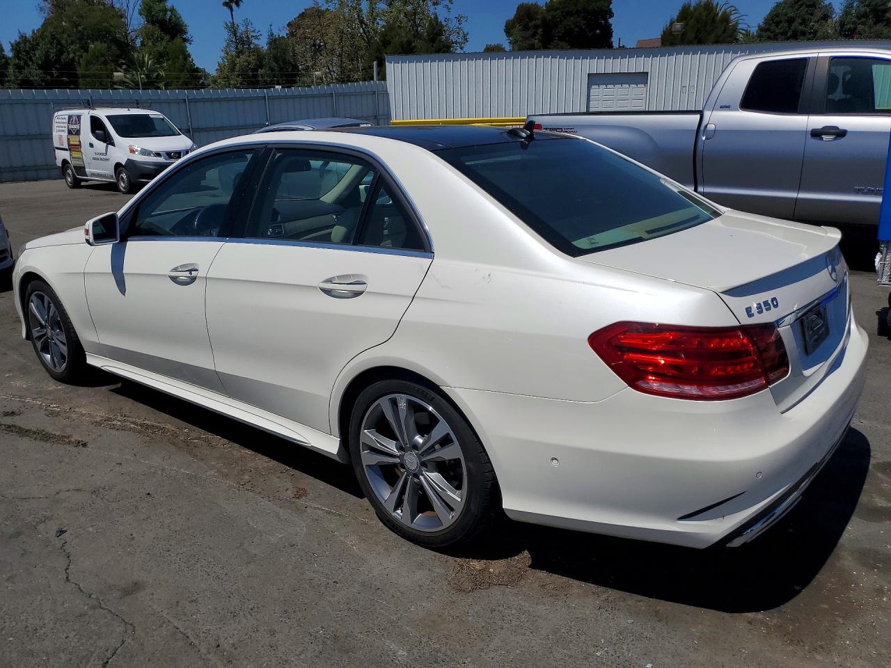 2014 Mercedes-benz E 350 White vin: WDDHF5KB6EA878245