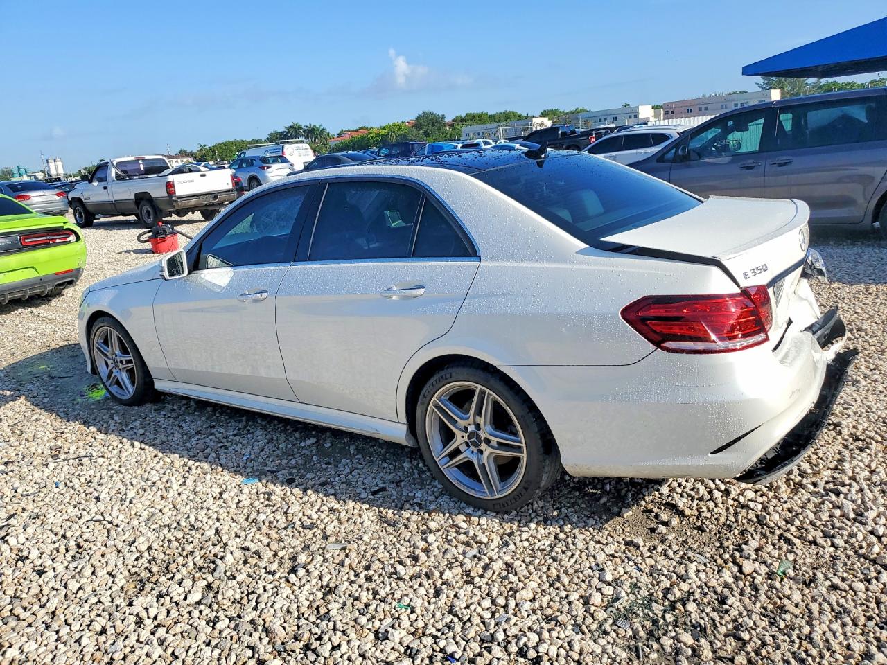 2014 Mercedes-benz E 350 White vin: WDDHF5KB6EA885793