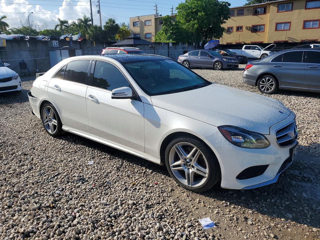 2014 Mercedes-benz E 350 White vin: WDDHF5KB6EA885793