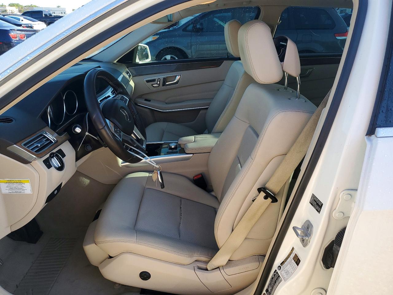 2014 Mercedes-benz E 350 White vin: WDDHF5KB6EA885793