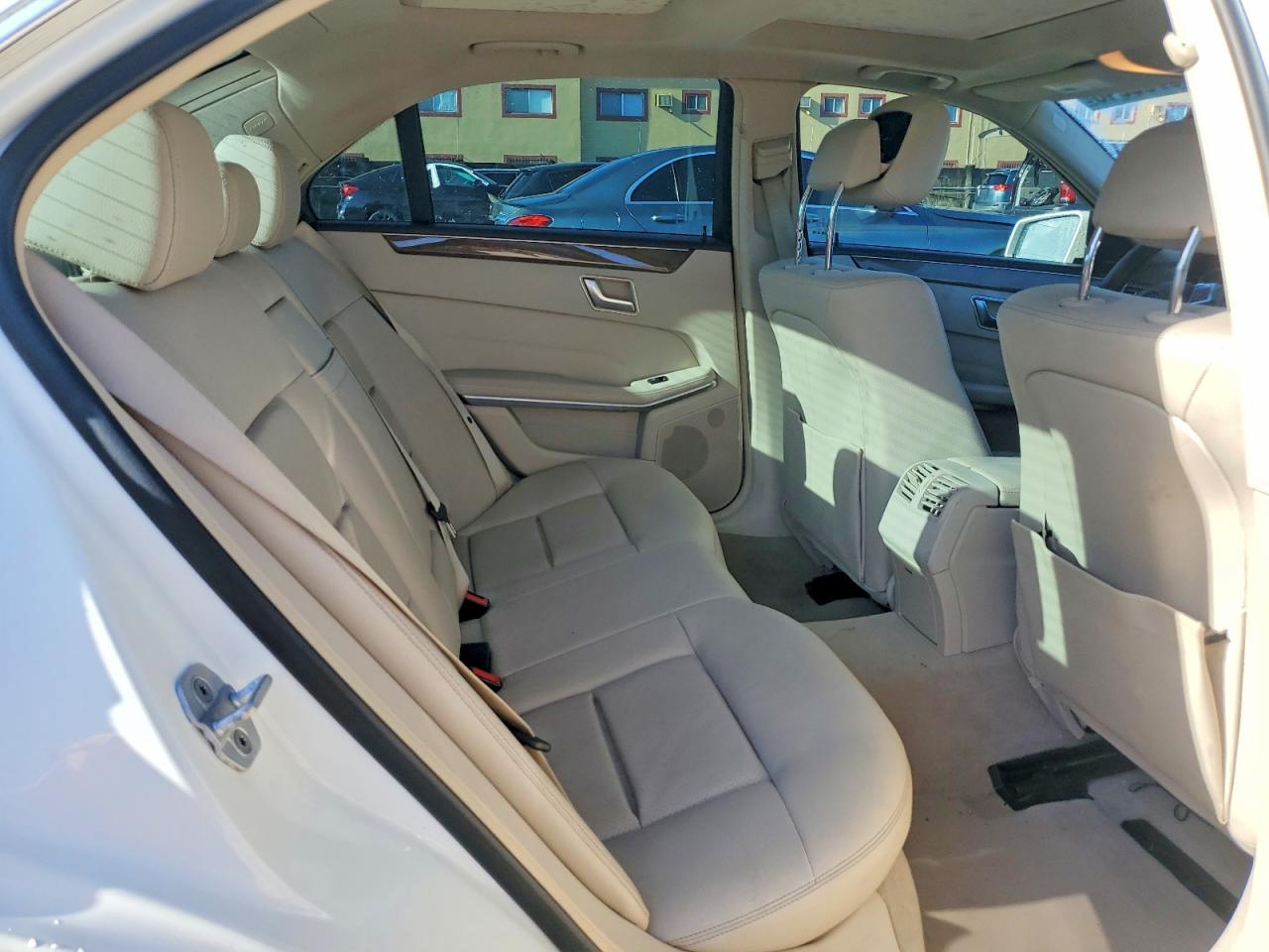 2014 Mercedes-benz E 350 White vin: WDDHF5KB6EA885793