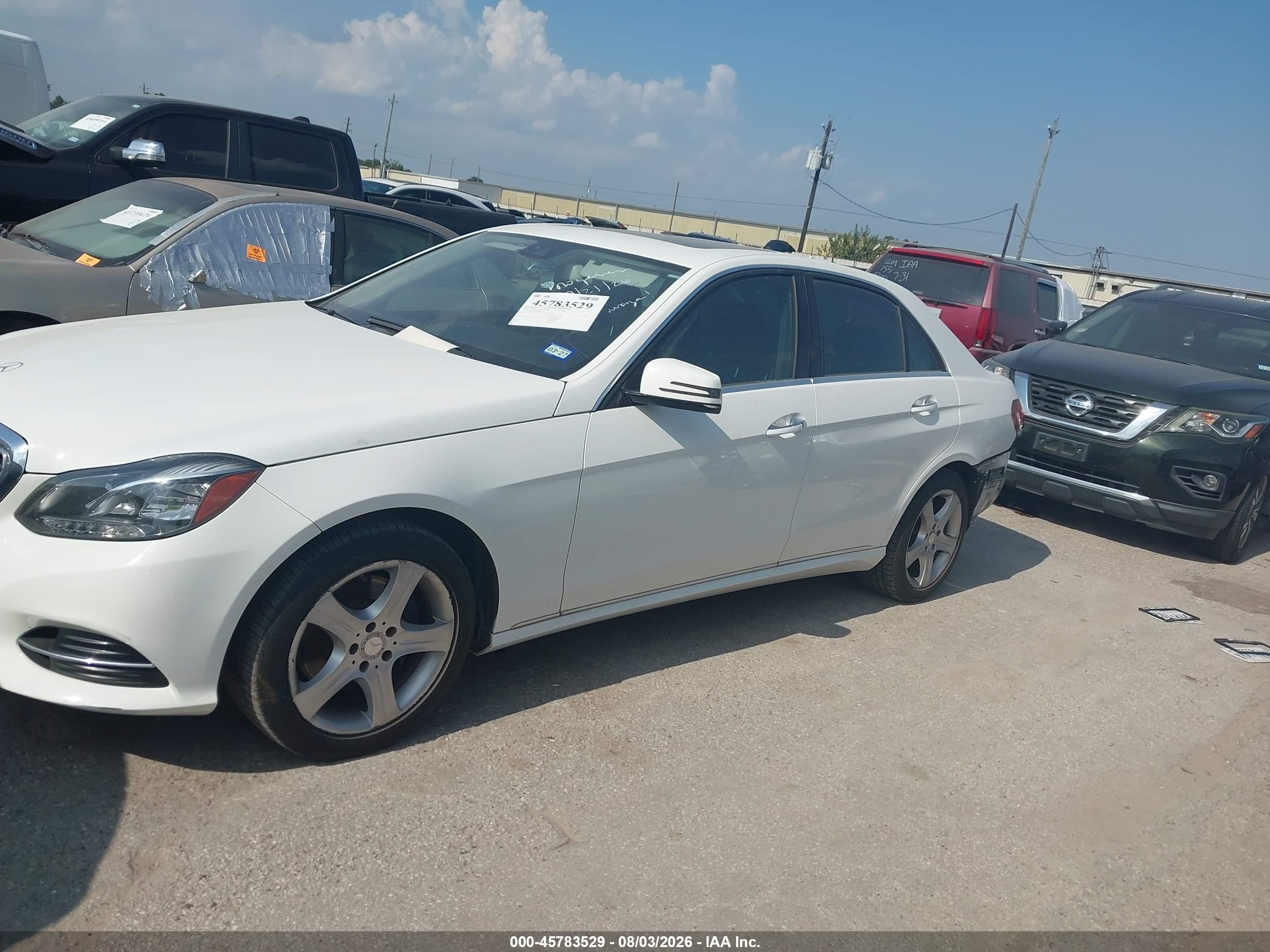 2014 Mercedes-benz E 350   Белый vin: WDDHF5KB6EA890590