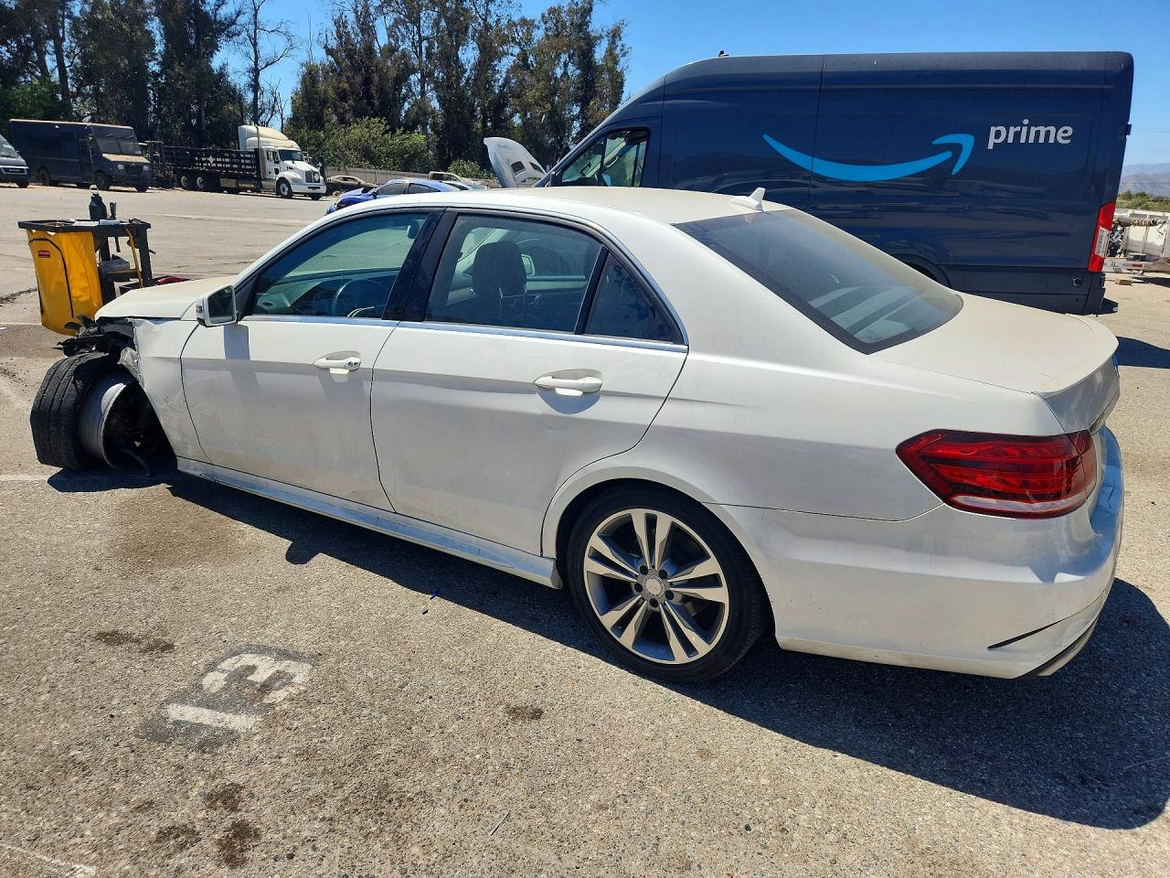 2014 Mercedes-benz E 350 White vin: WDDHF5KB6EA898270