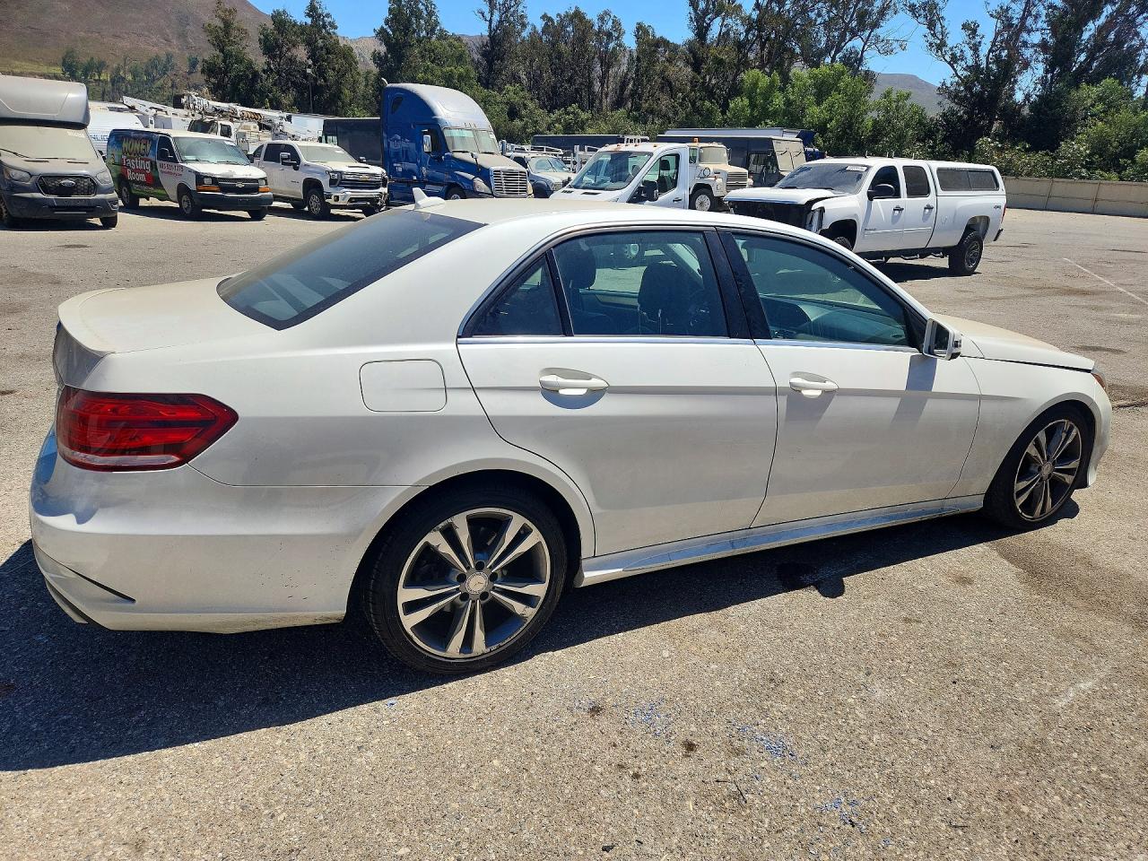 2014 Mercedes-benz E 350 White vin: WDDHF5KB6EA898270