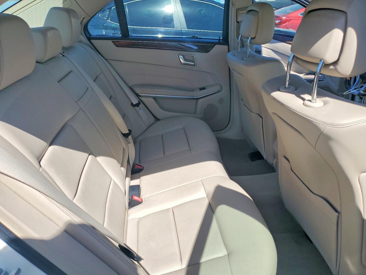 2014 Mercedes-benz E 350 White vin: WDDHF5KB6EB017156