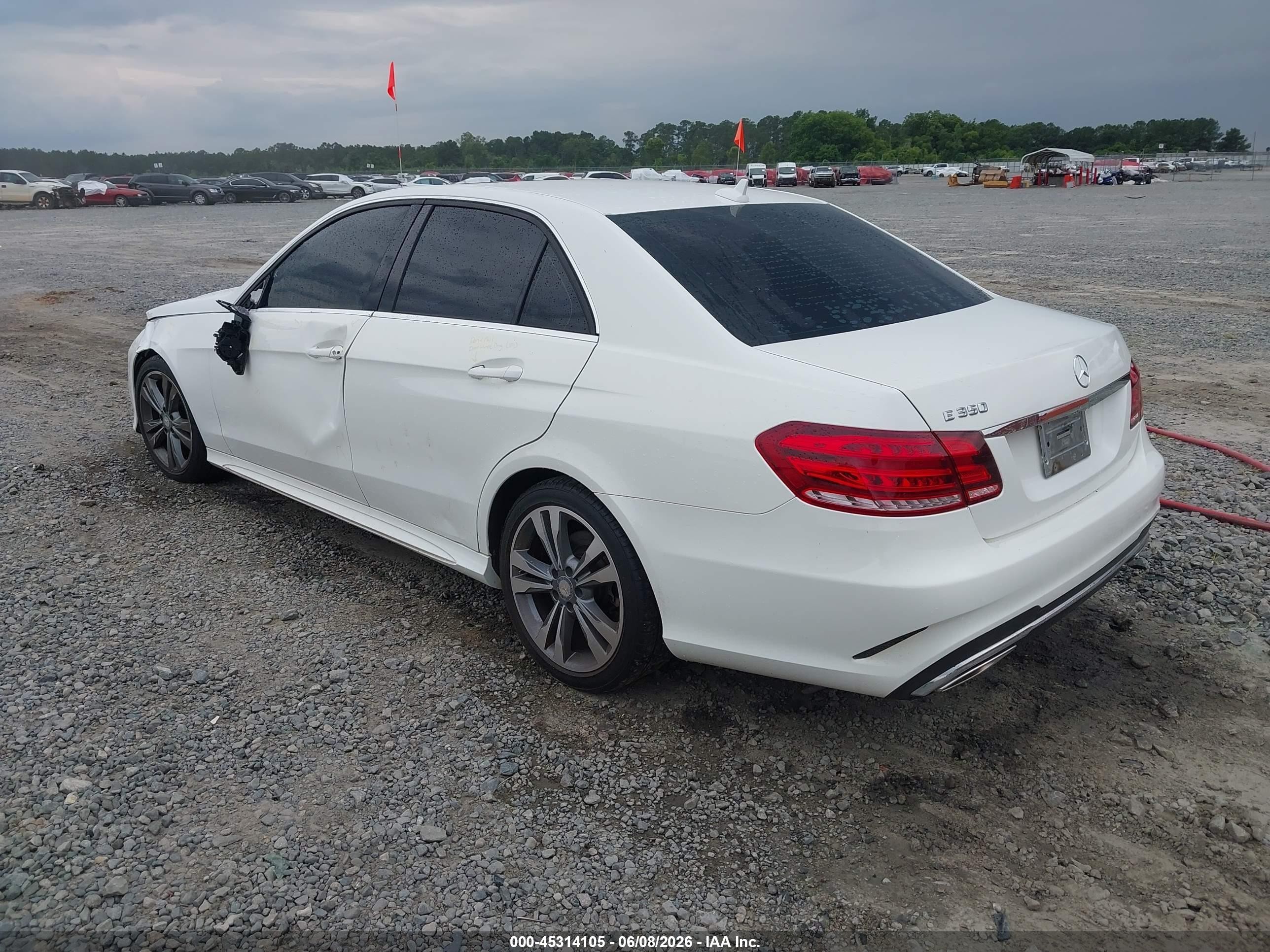2014 Mercedes-benz E 350   White vin: WDDHF5KB6EB024608