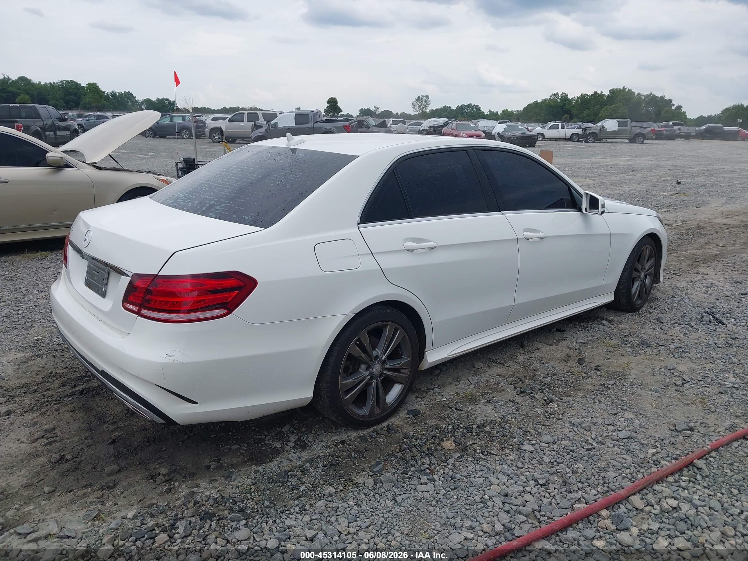 2014 Mercedes-benz E 350   White vin: WDDHF5KB6EB024608