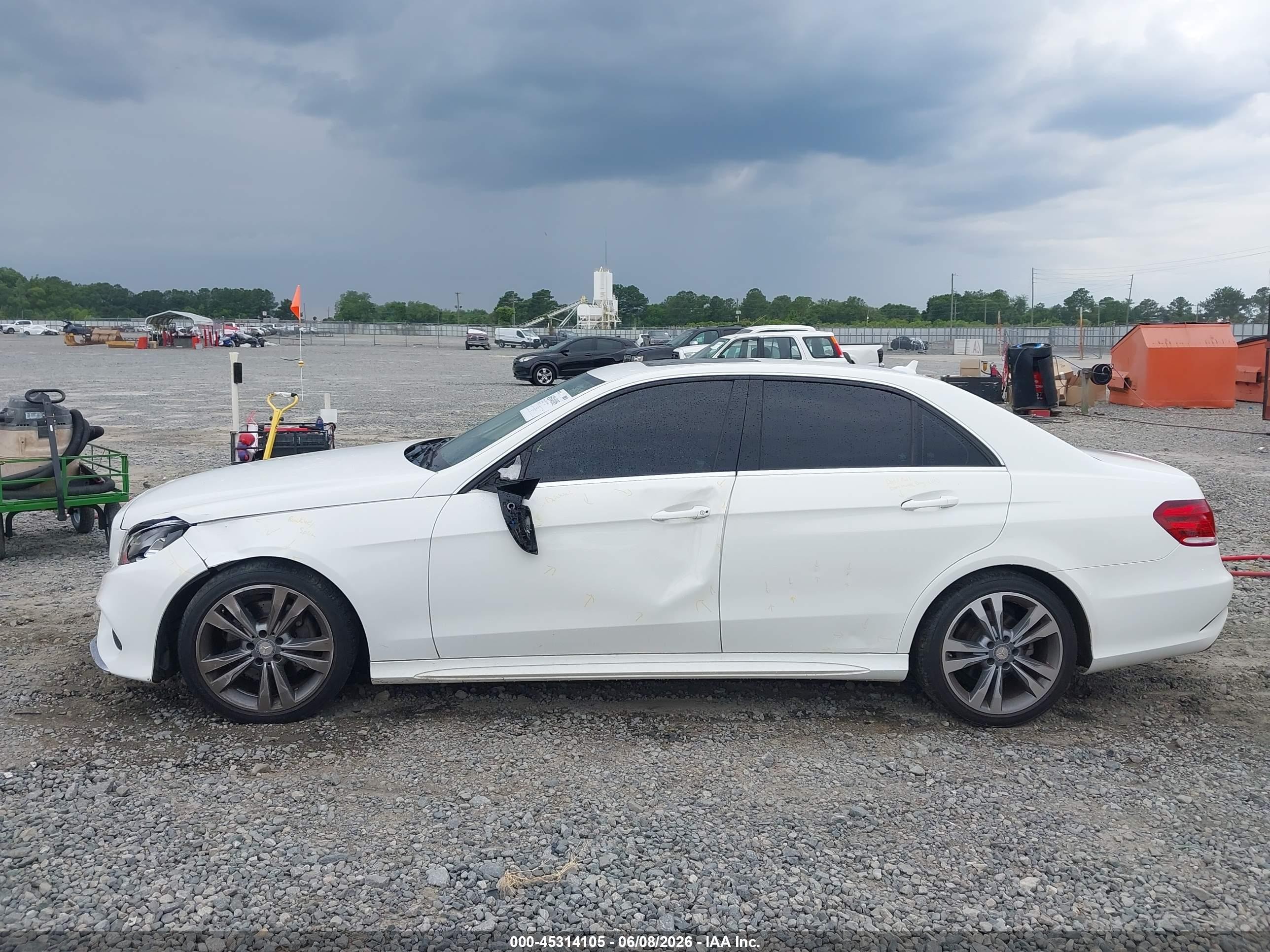 2014 Mercedes-benz E 350   White vin: WDDHF5KB6EB024608