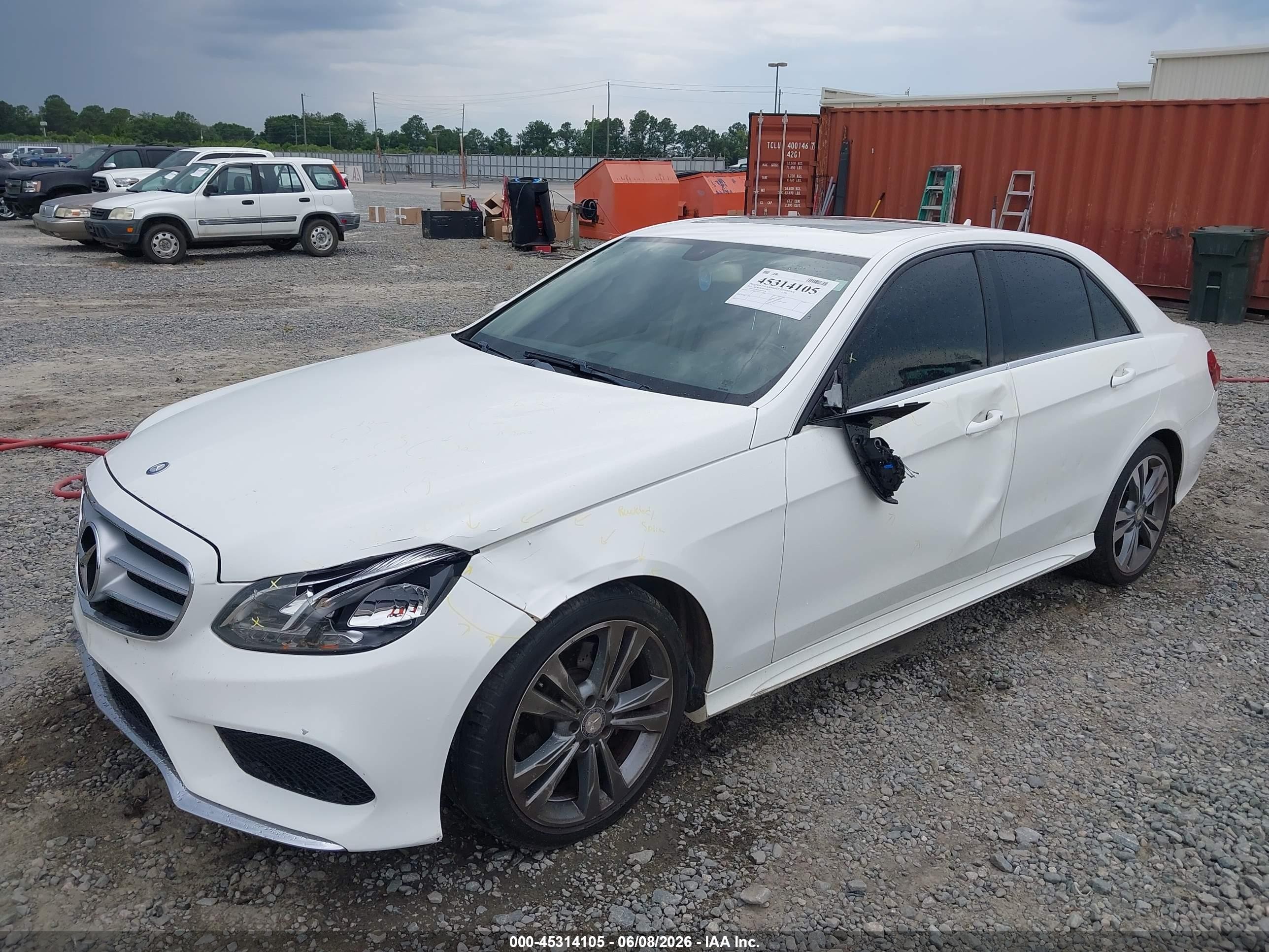 2014 Mercedes-benz E 350   White vin: WDDHF5KB6EB024608
