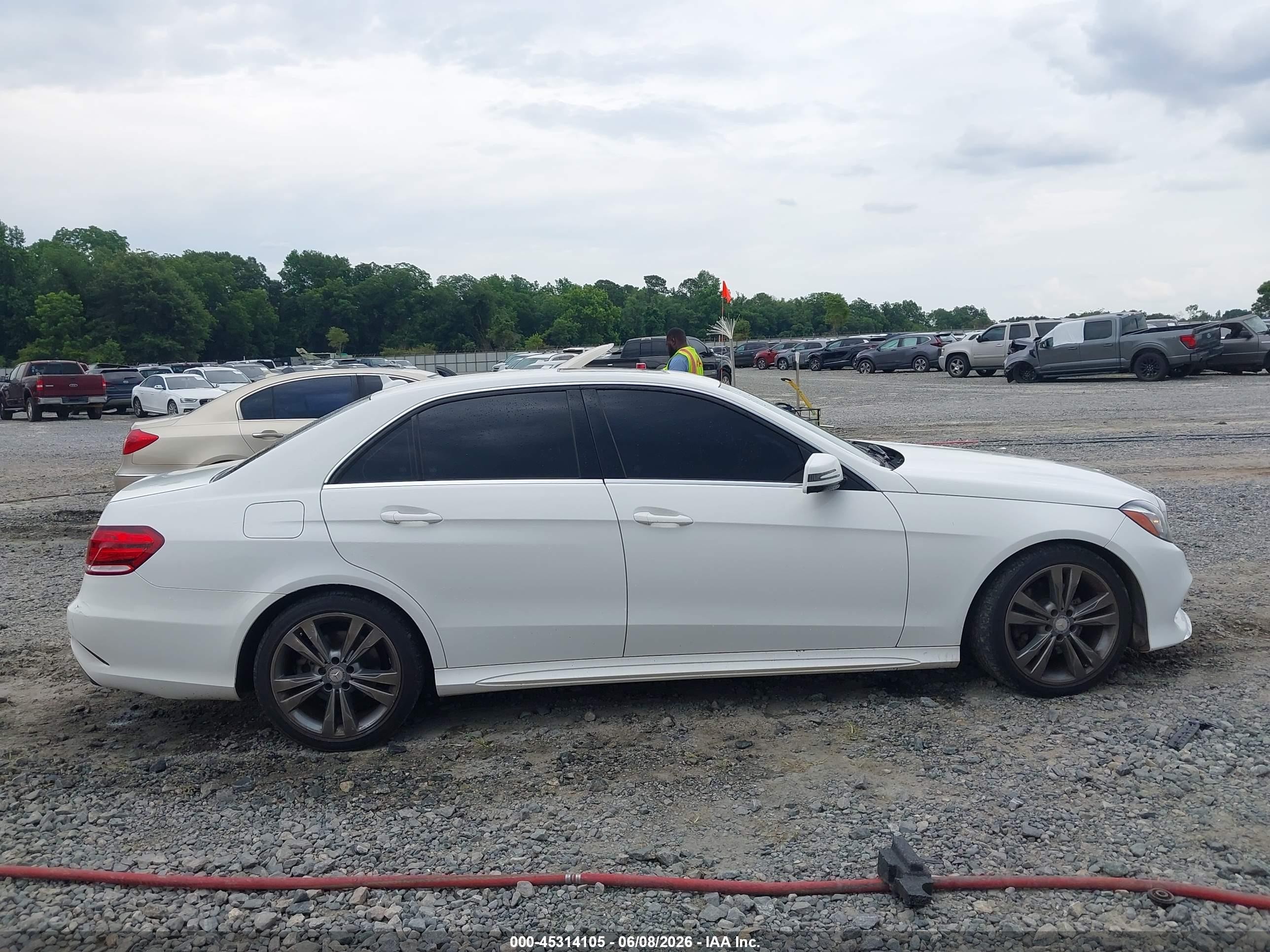 2014 Mercedes-benz E 350   White vin: WDDHF5KB6EB024608