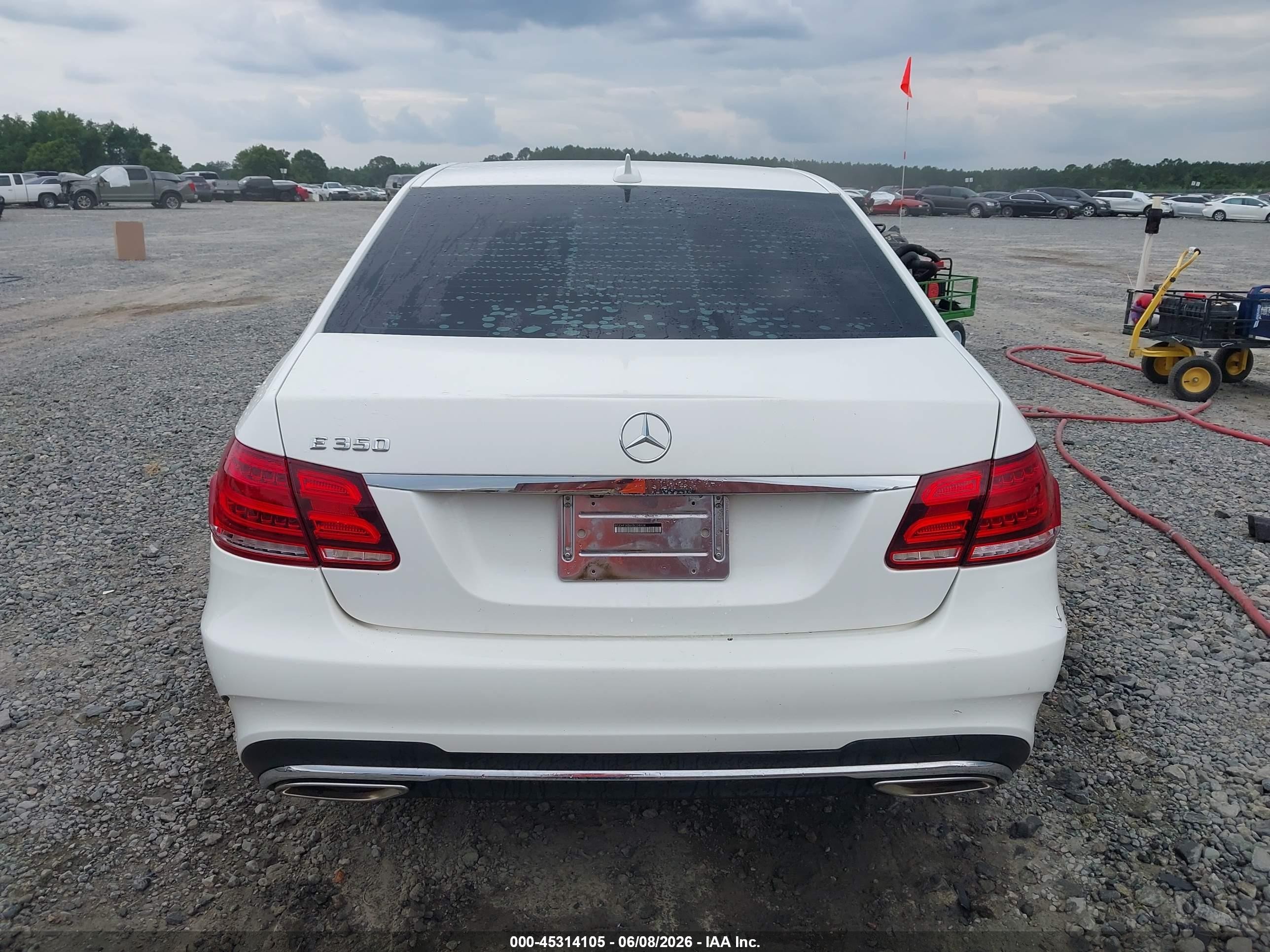 2014 Mercedes-benz E 350   White vin: WDDHF5KB6EB024608