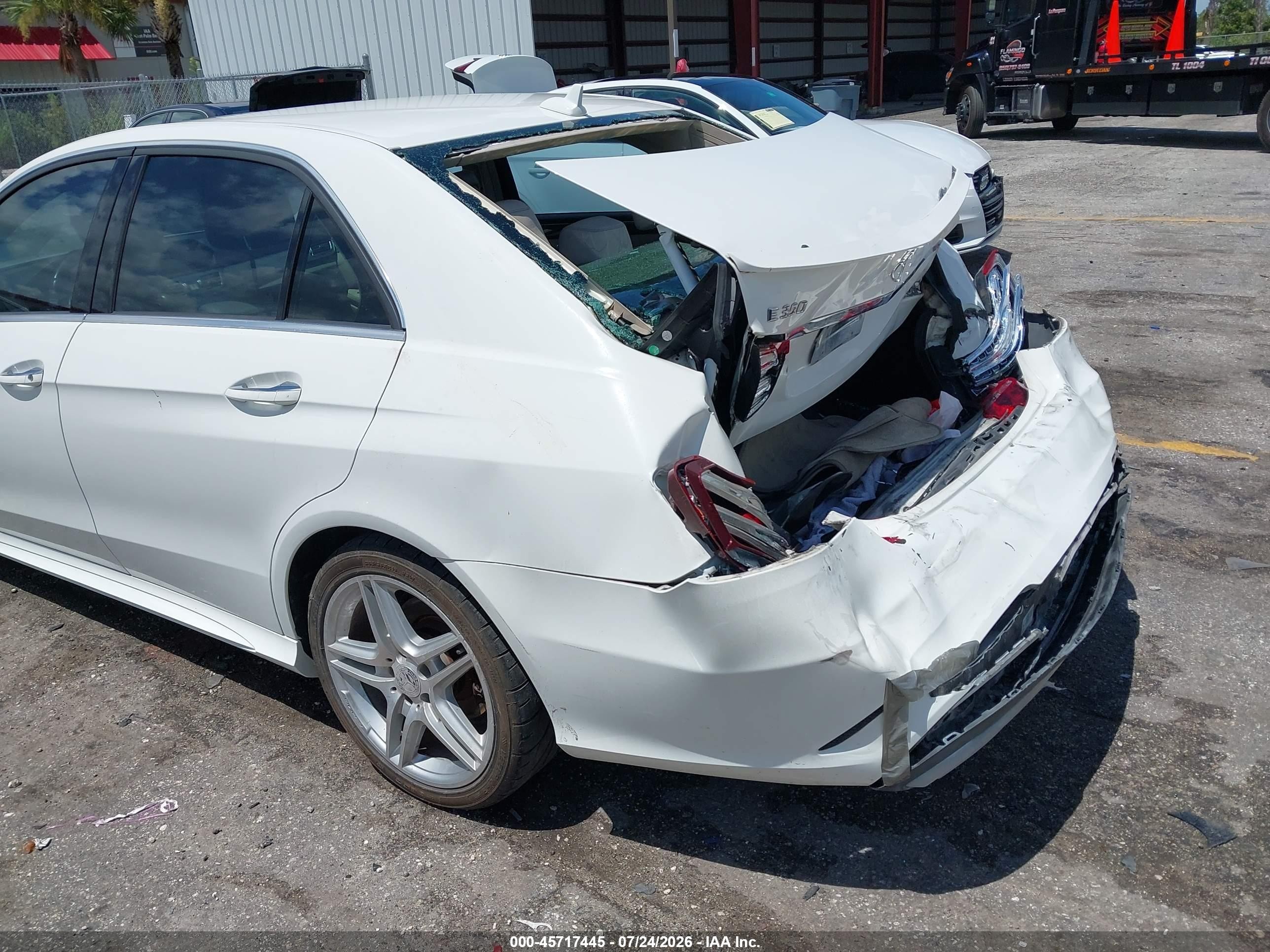 2014 Mercedes-benz E 350   White vin: WDDHF5KB6EB036371
