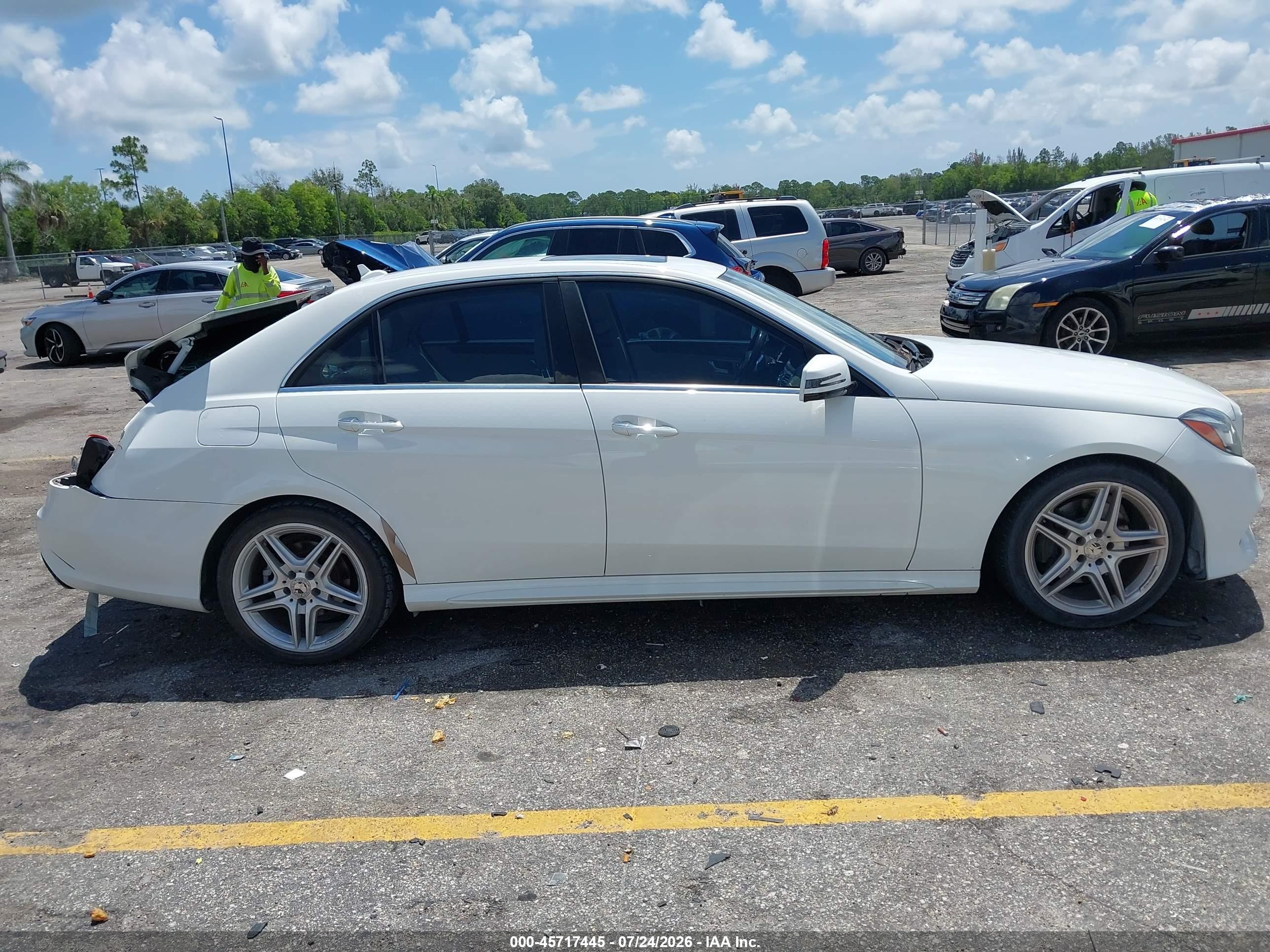 2014 Mercedes-benz E 350   White vin: WDDHF5KB6EB036371
