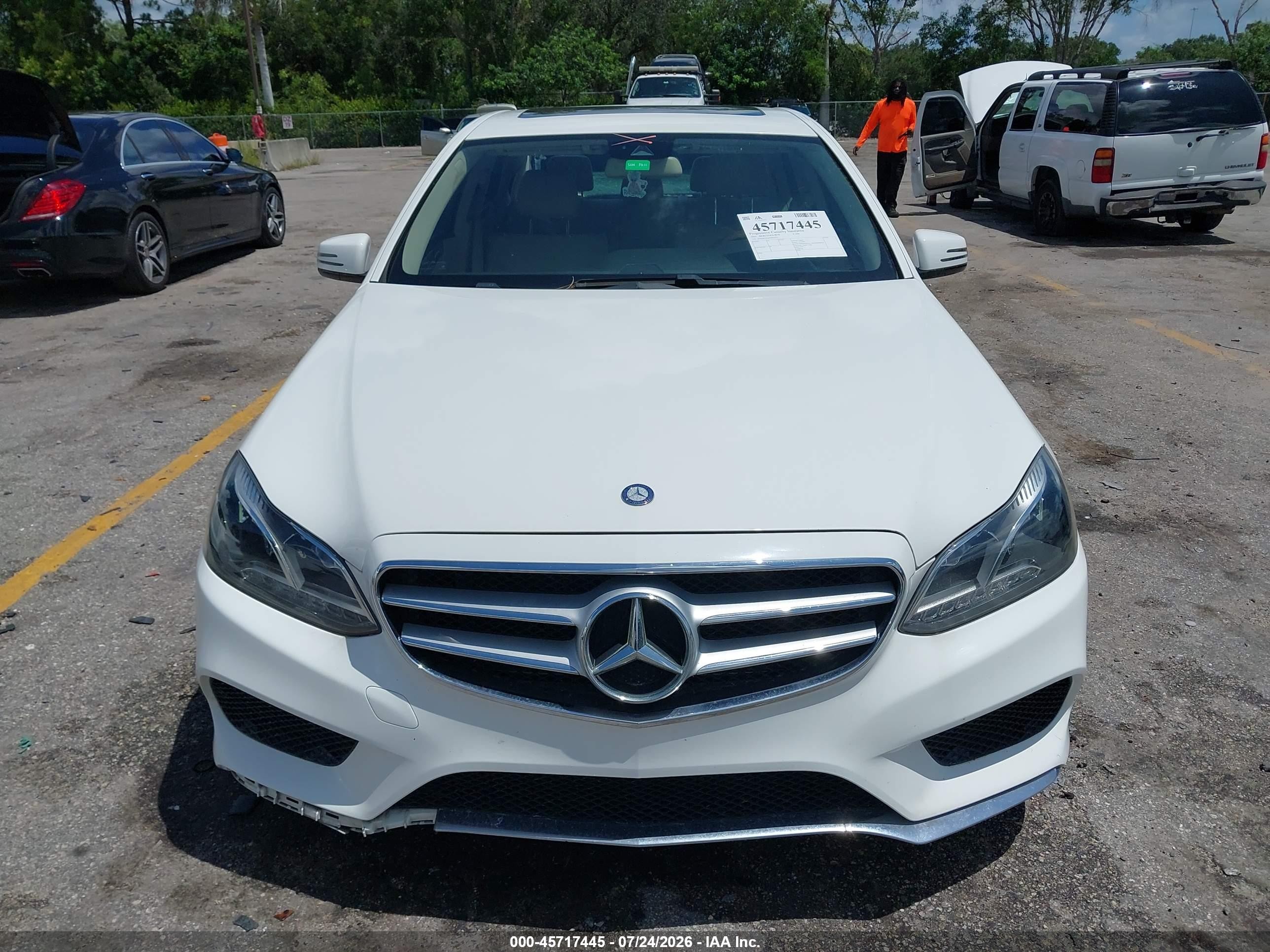 2014 Mercedes-benz E 350   White vin: WDDHF5KB6EB036371