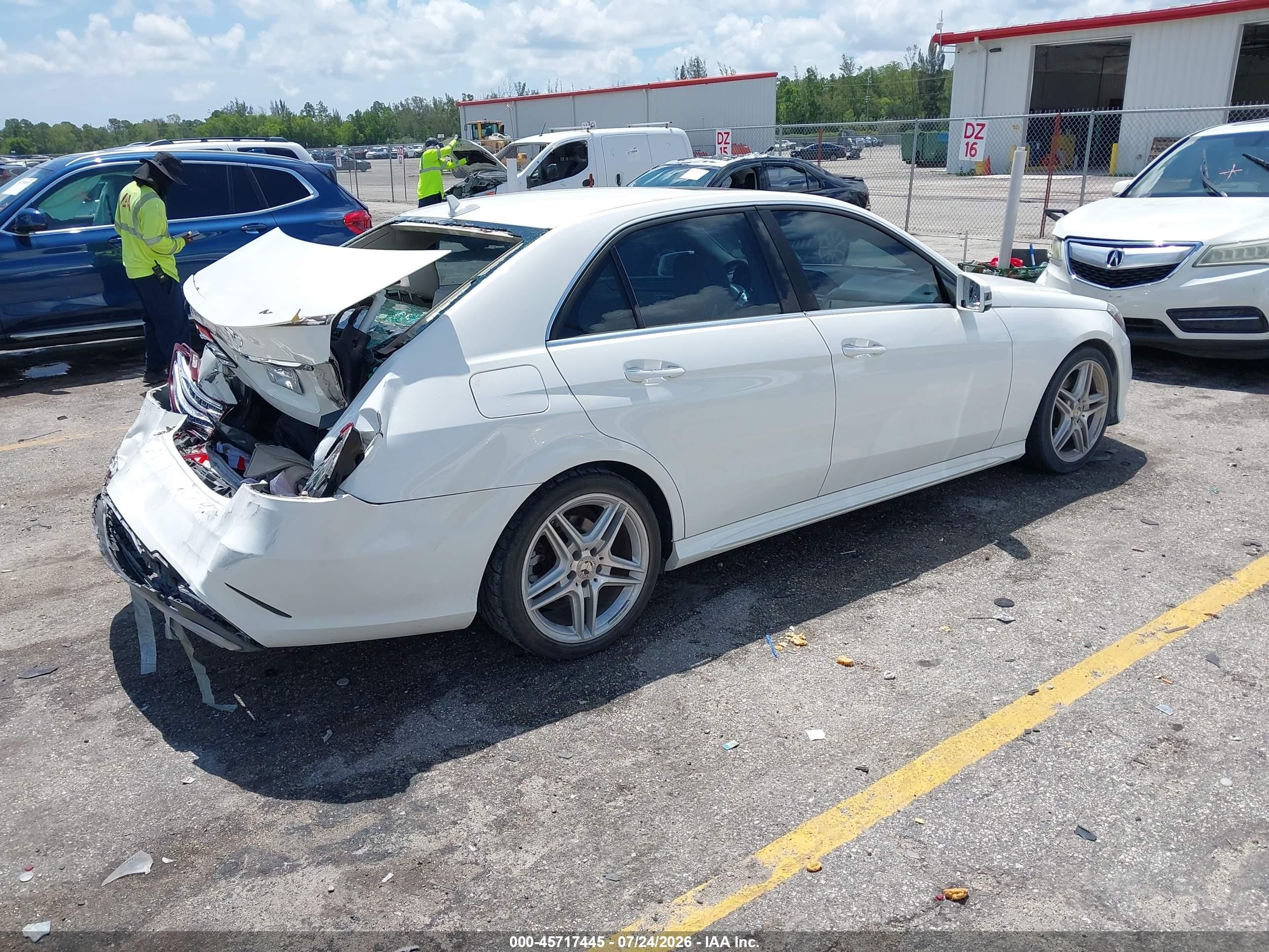 2014 Mercedes-benz E 350   White vin: WDDHF5KB6EB036371