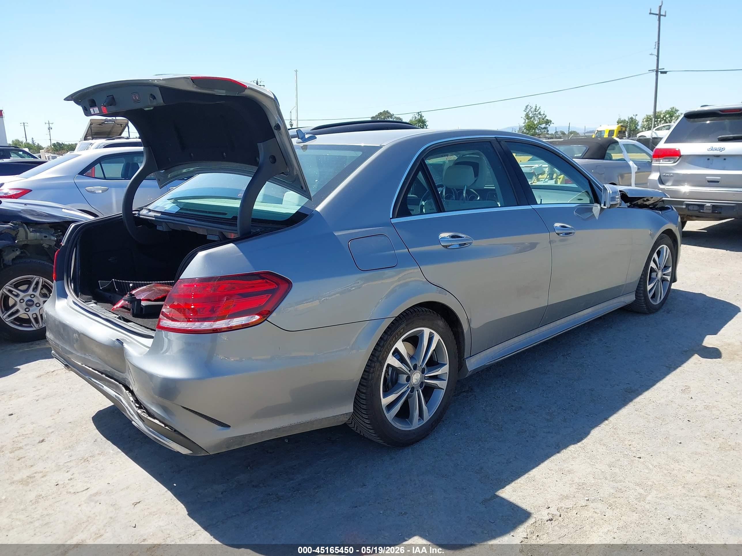 2015 Mercedes-benz E 350   Серый vin: WDDHF5KB6FB117405