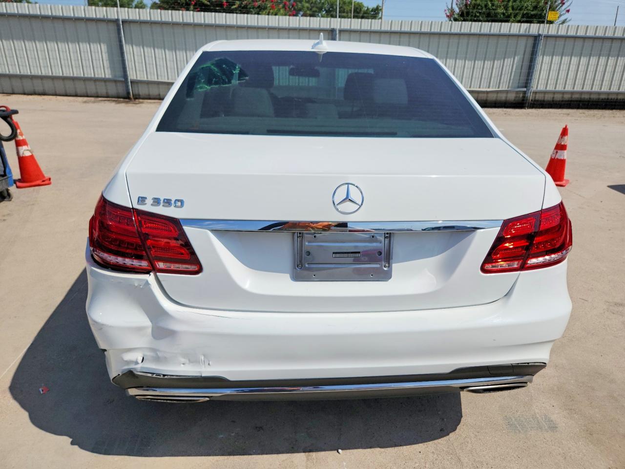 2015 Mercedes-benz E 350 White vin: WDDHF5KB6FB122958