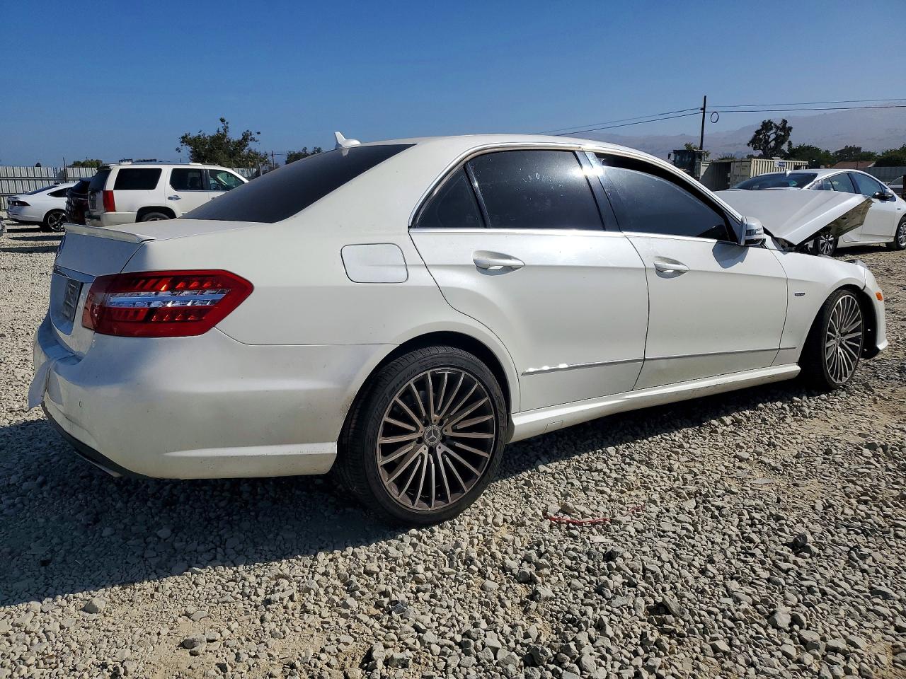 2012 Mercedes-benz E 350 White vin: WDDHF5KB7CA594314