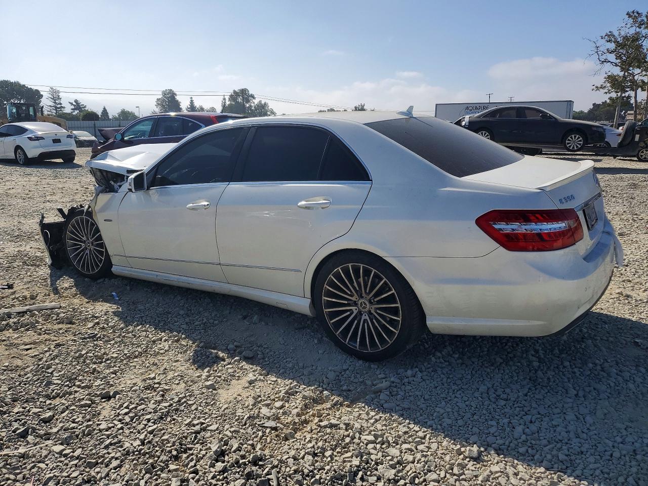 2012 Mercedes-benz E 350 White vin: WDDHF5KB7CA594314