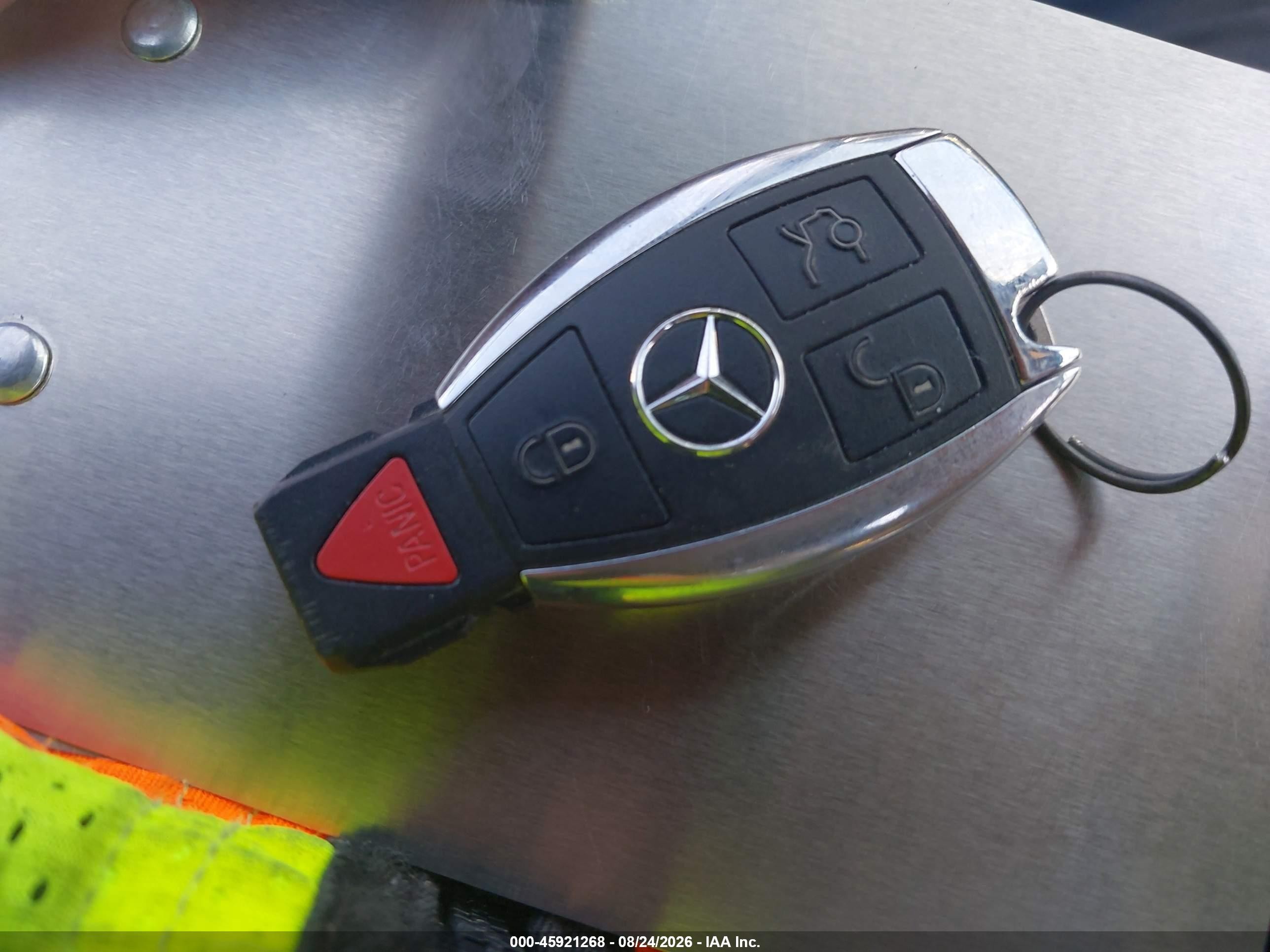 2013 Mercedes-benz E 350   White vin: WDDHF5KB7DA723573
