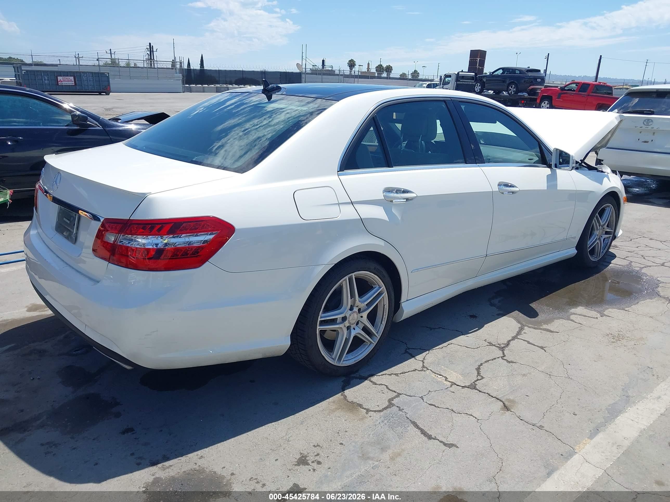 2013 Mercedes-benz E 350   Белый vin: WDDHF5KB7DA746464