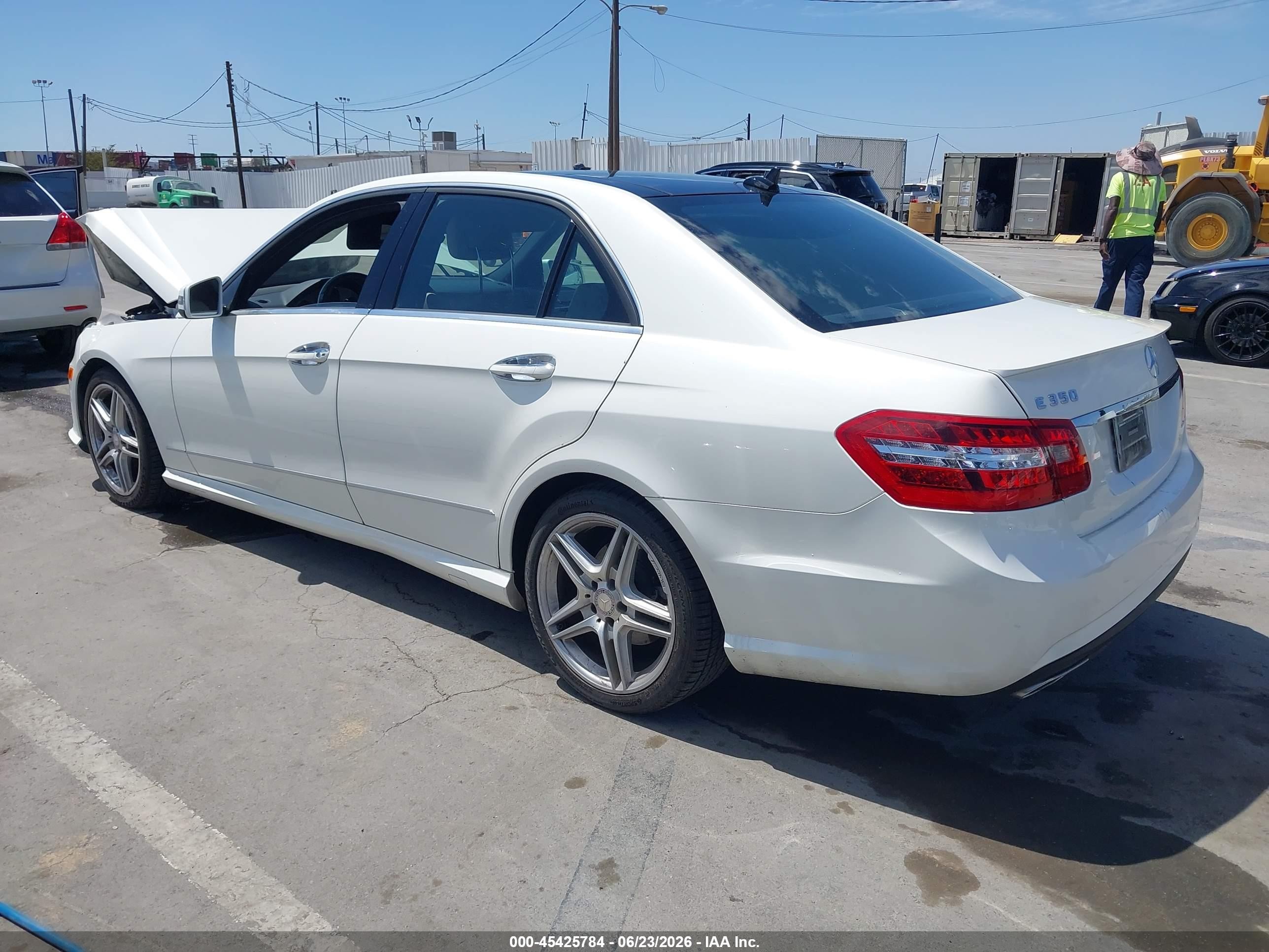 2013 Mercedes-benz E 350   Белый vin: WDDHF5KB7DA746464