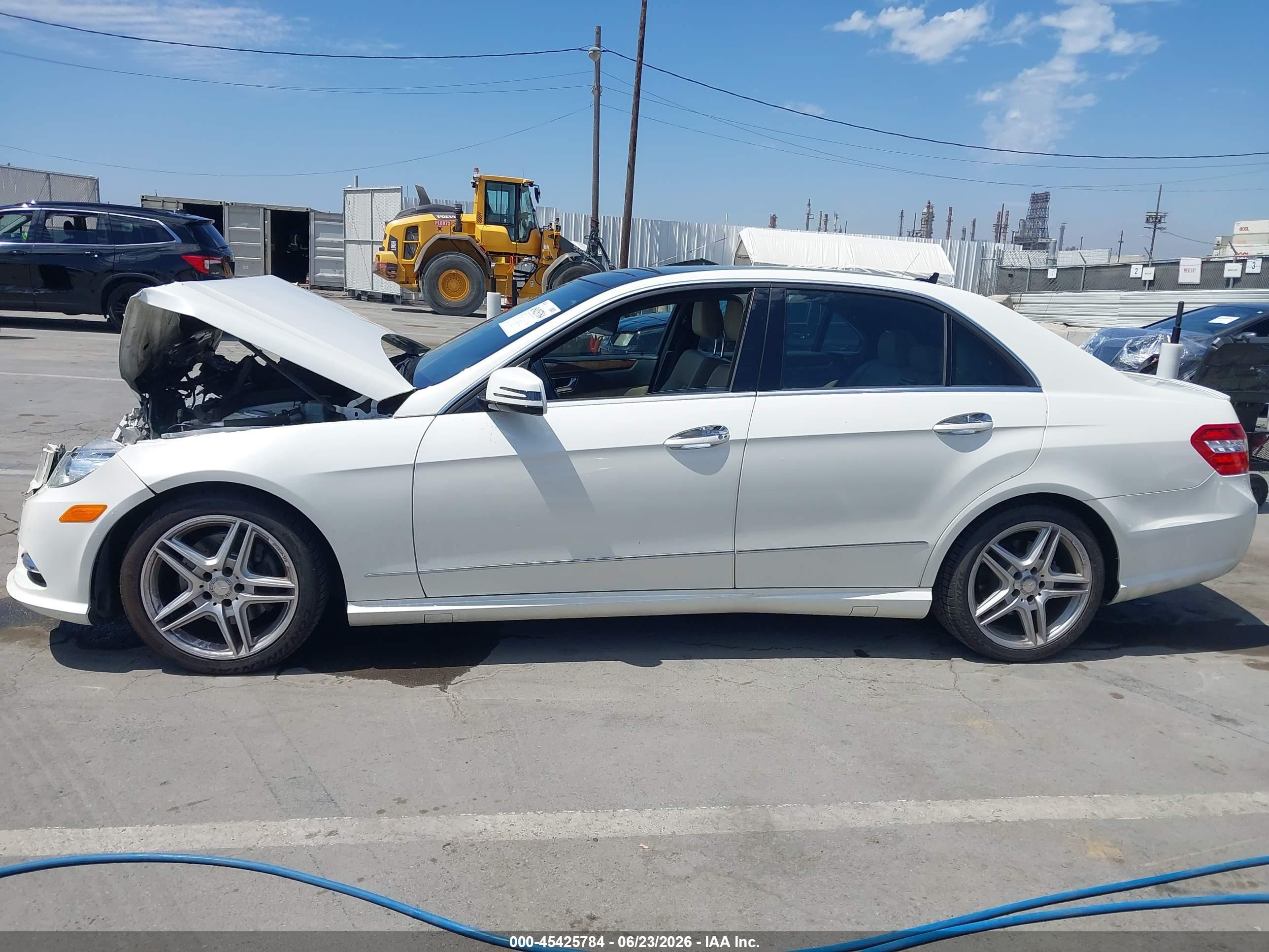 2013 Mercedes-benz E 350   Белый vin: WDDHF5KB7DA746464