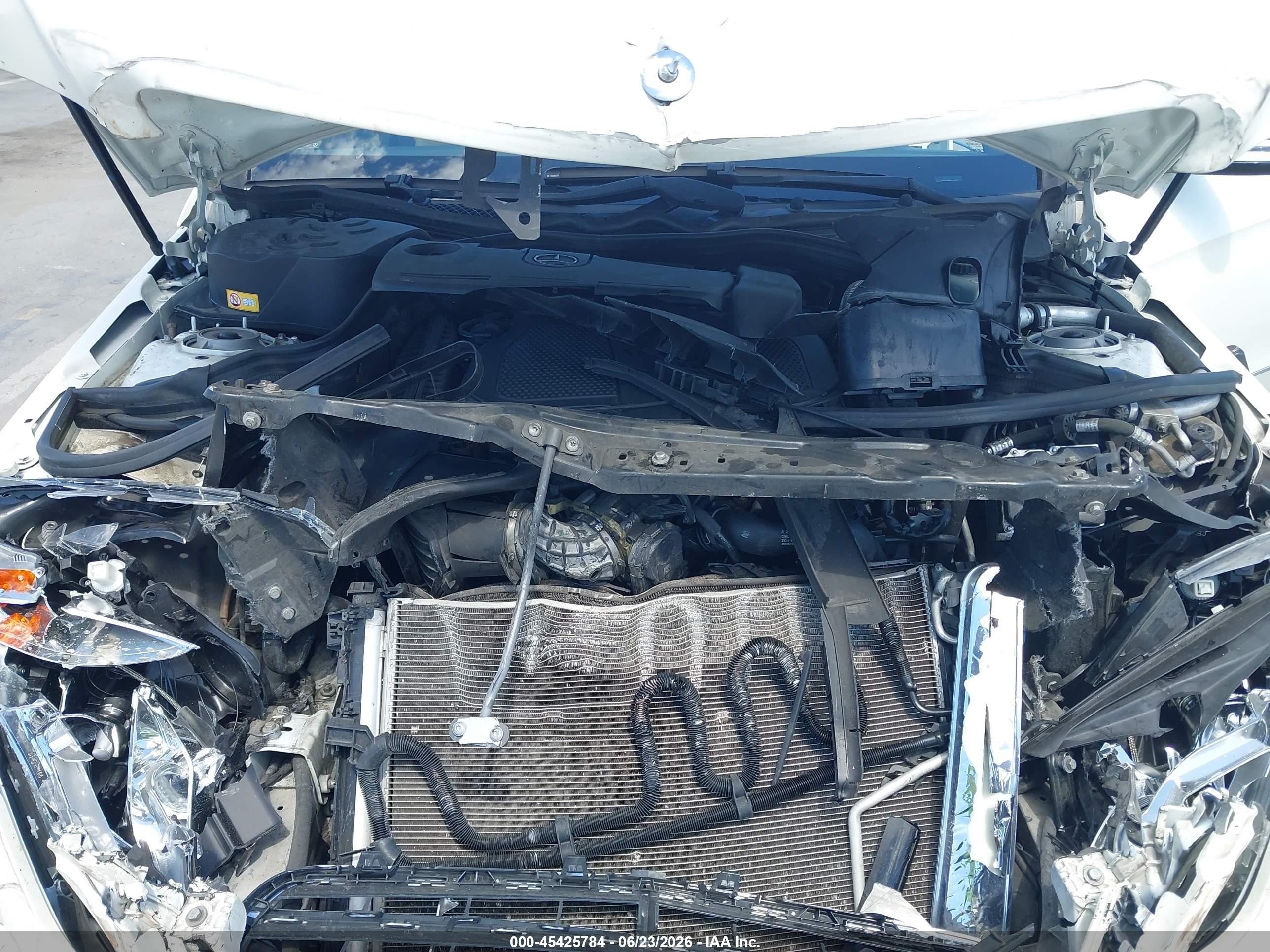 2013 Mercedes-benz E 350   Белый vin: WDDHF5KB7DA746464