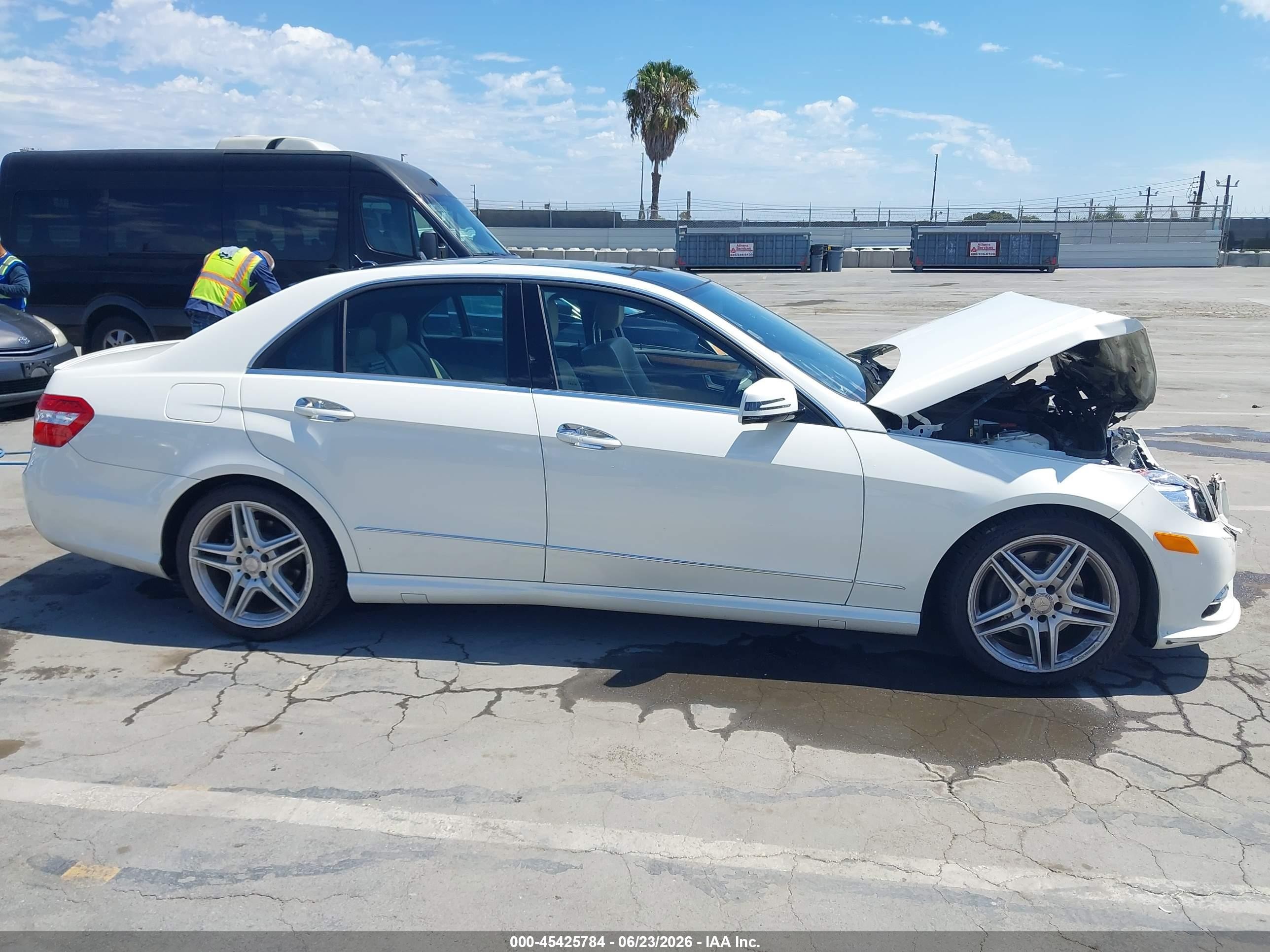 2013 Mercedes-benz E 350   Белый vin: WDDHF5KB7DA746464