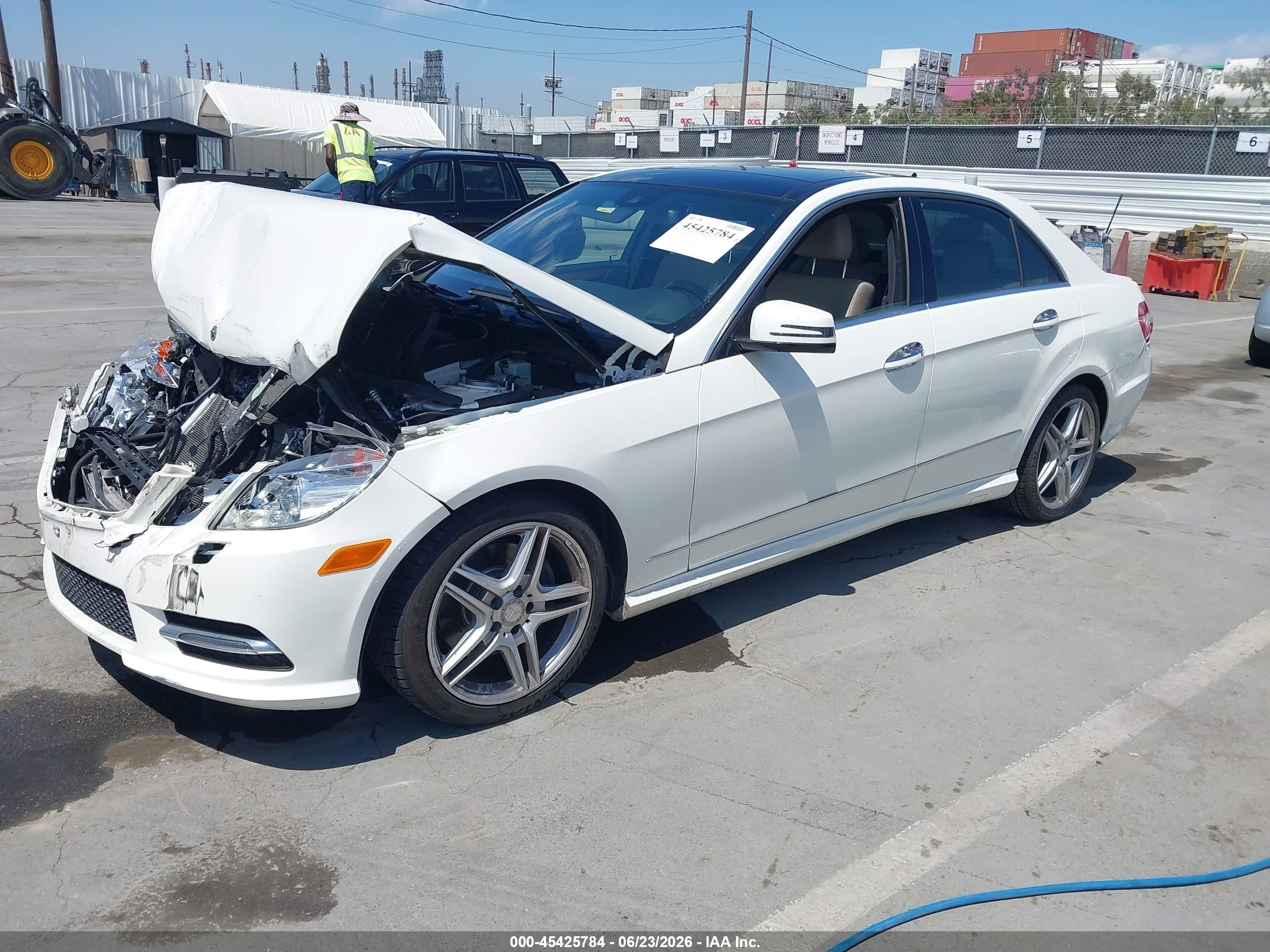 2013 Mercedes-benz E 350   Белый vin: WDDHF5KB7DA746464