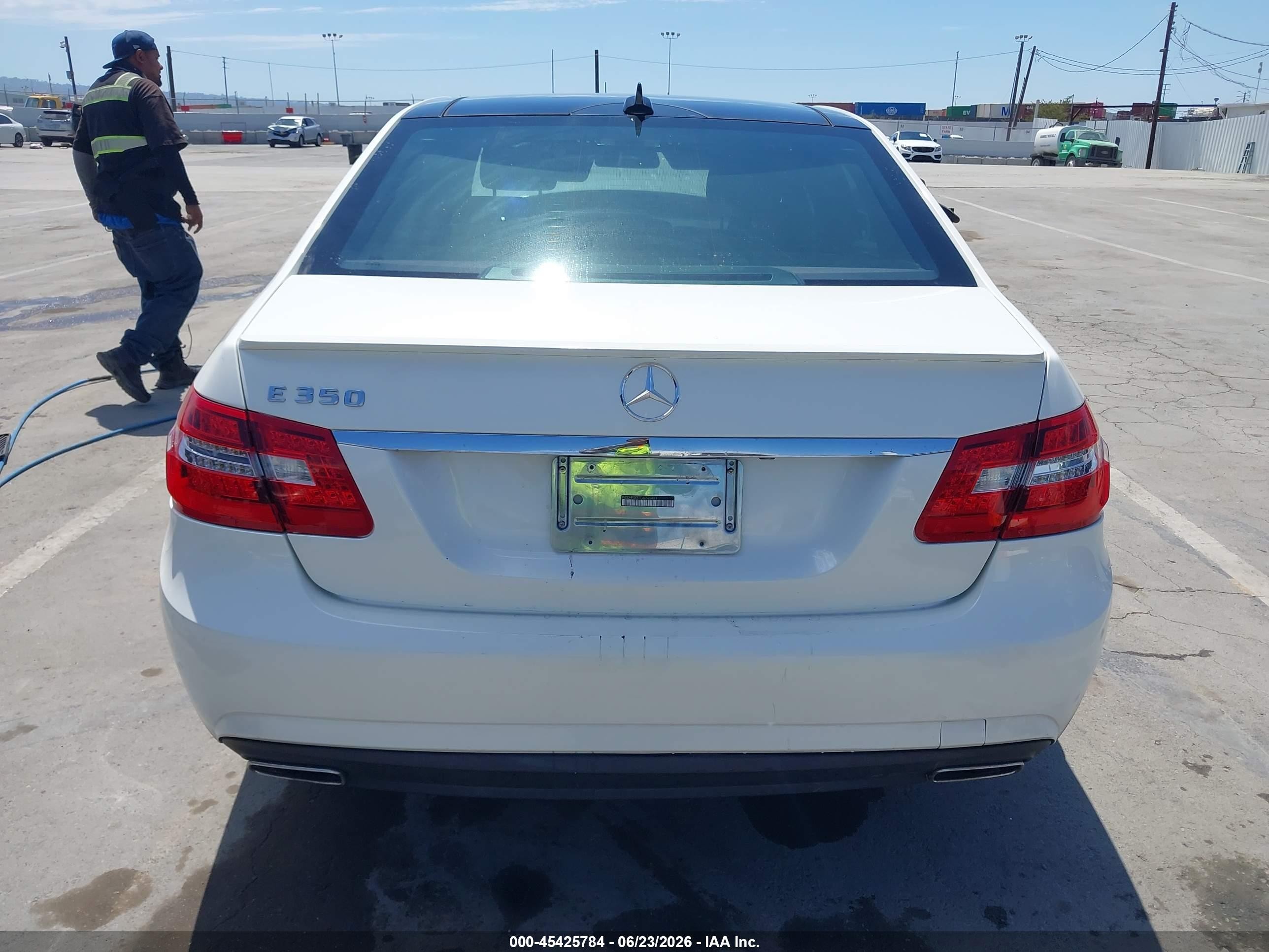 2013 Mercedes-benz E 350   Белый vin: WDDHF5KB7DA746464