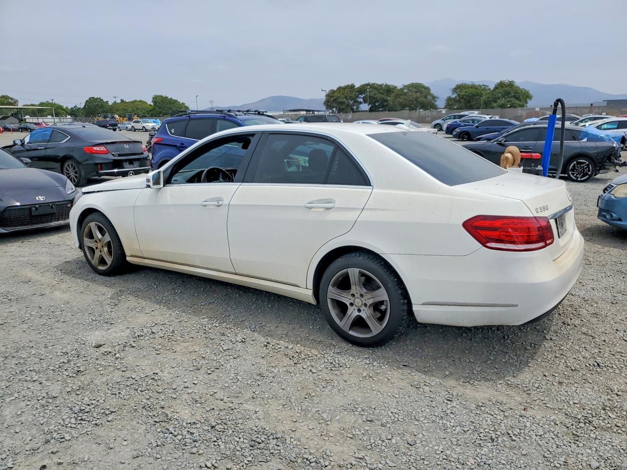 2014 Mercedes-benz E 350 White vin: WDDHF5KB7EA821312