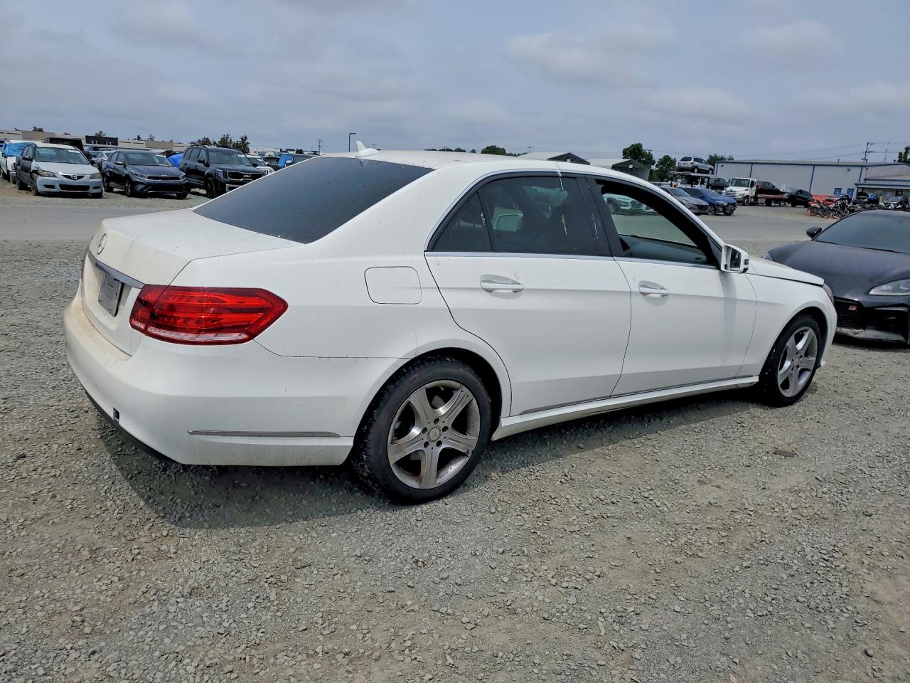 2014 Mercedes-benz E 350 White vin: WDDHF5KB7EA821312